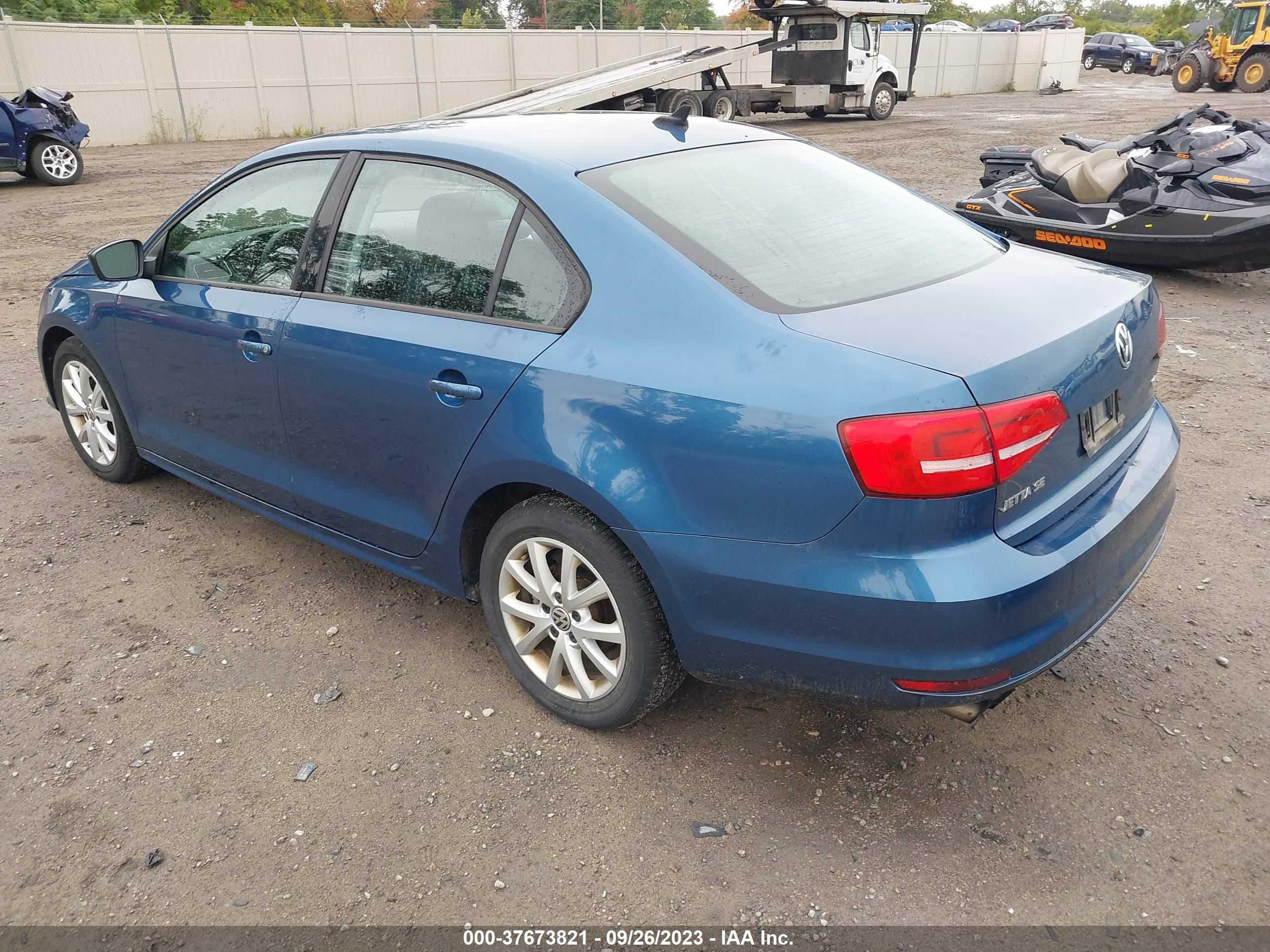 Photo 2 VIN: 3VWD17AJ8FM281837 - VOLKSWAGEN JETTA 