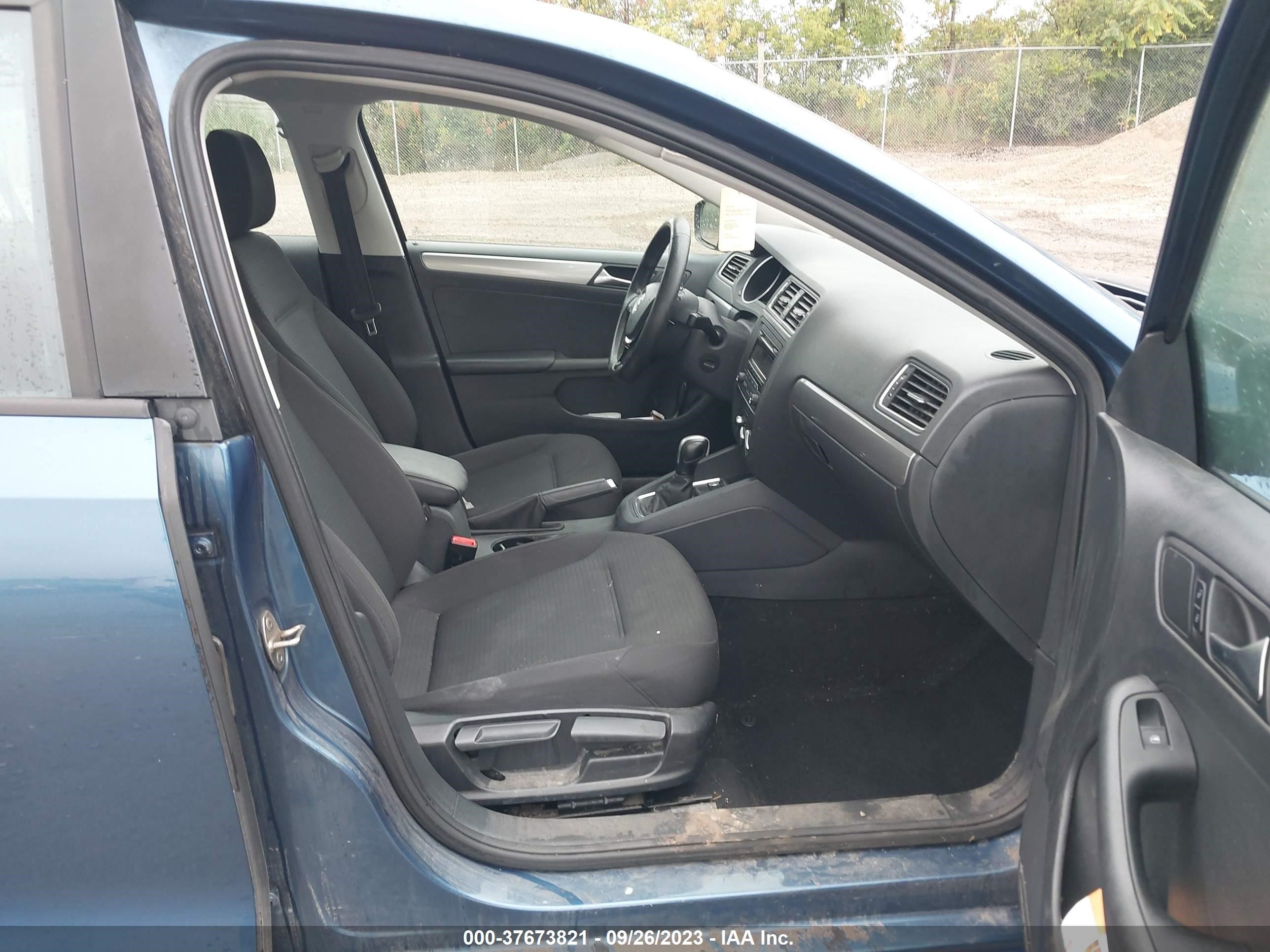 Photo 4 VIN: 3VWD17AJ8FM281837 - VOLKSWAGEN JETTA 