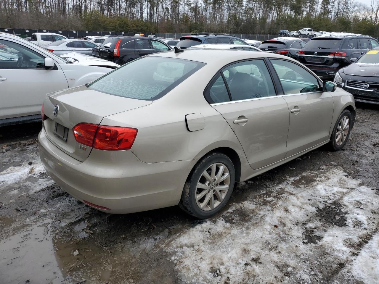 Photo 2 VIN: 3VWD17AJ9EM207101 - VOLKSWAGEN JETTA 