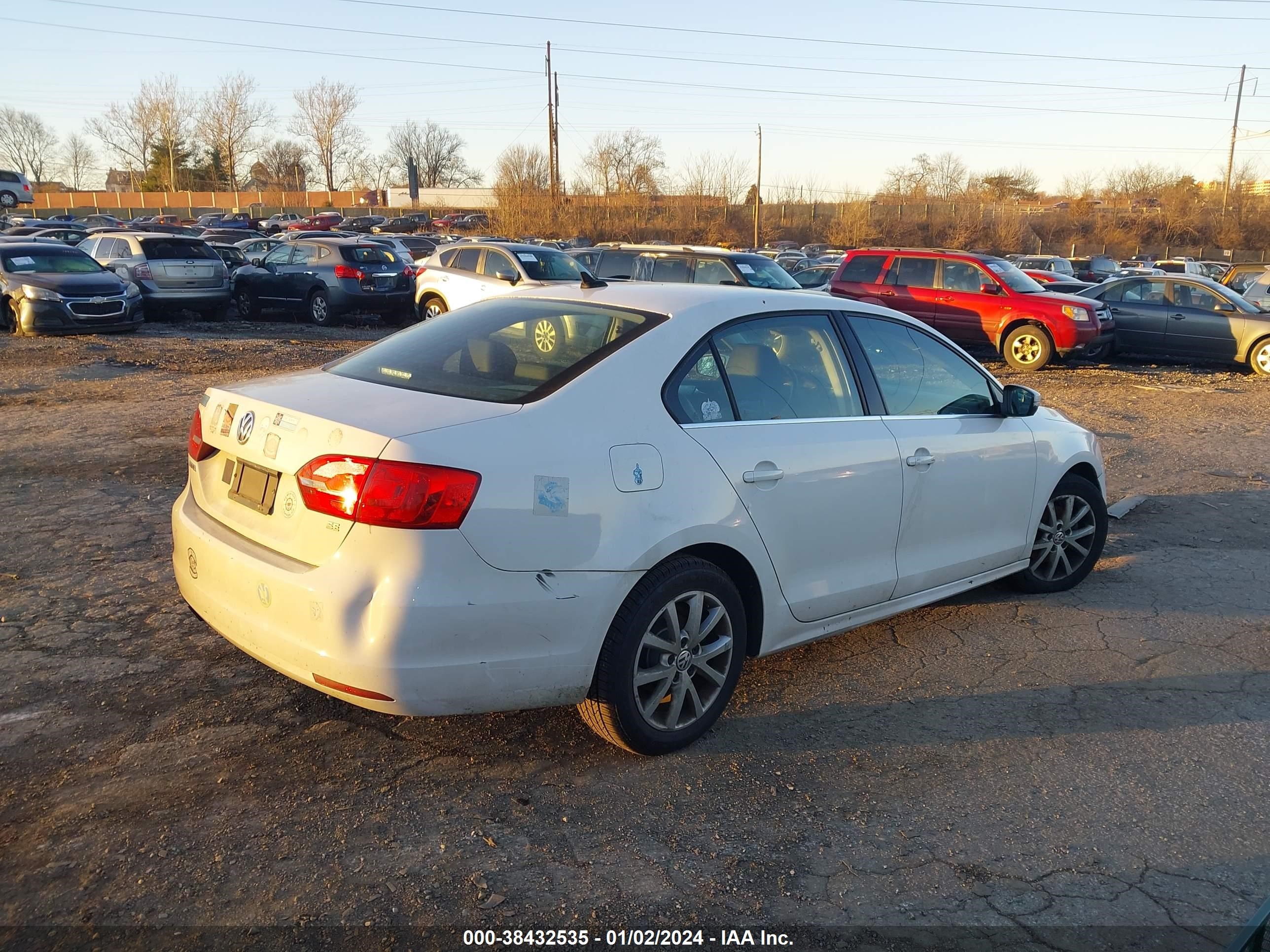 Photo 3 VIN: 3VWD17AJXEM353975 - VOLKSWAGEN JETTA 