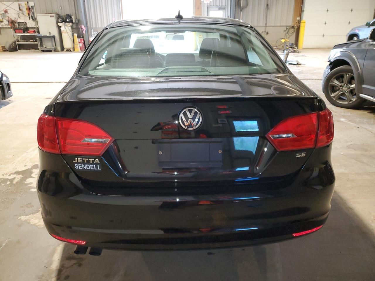 Photo 5 VIN: 3VWD17AJXEM386121 - VOLKSWAGEN JETTA 