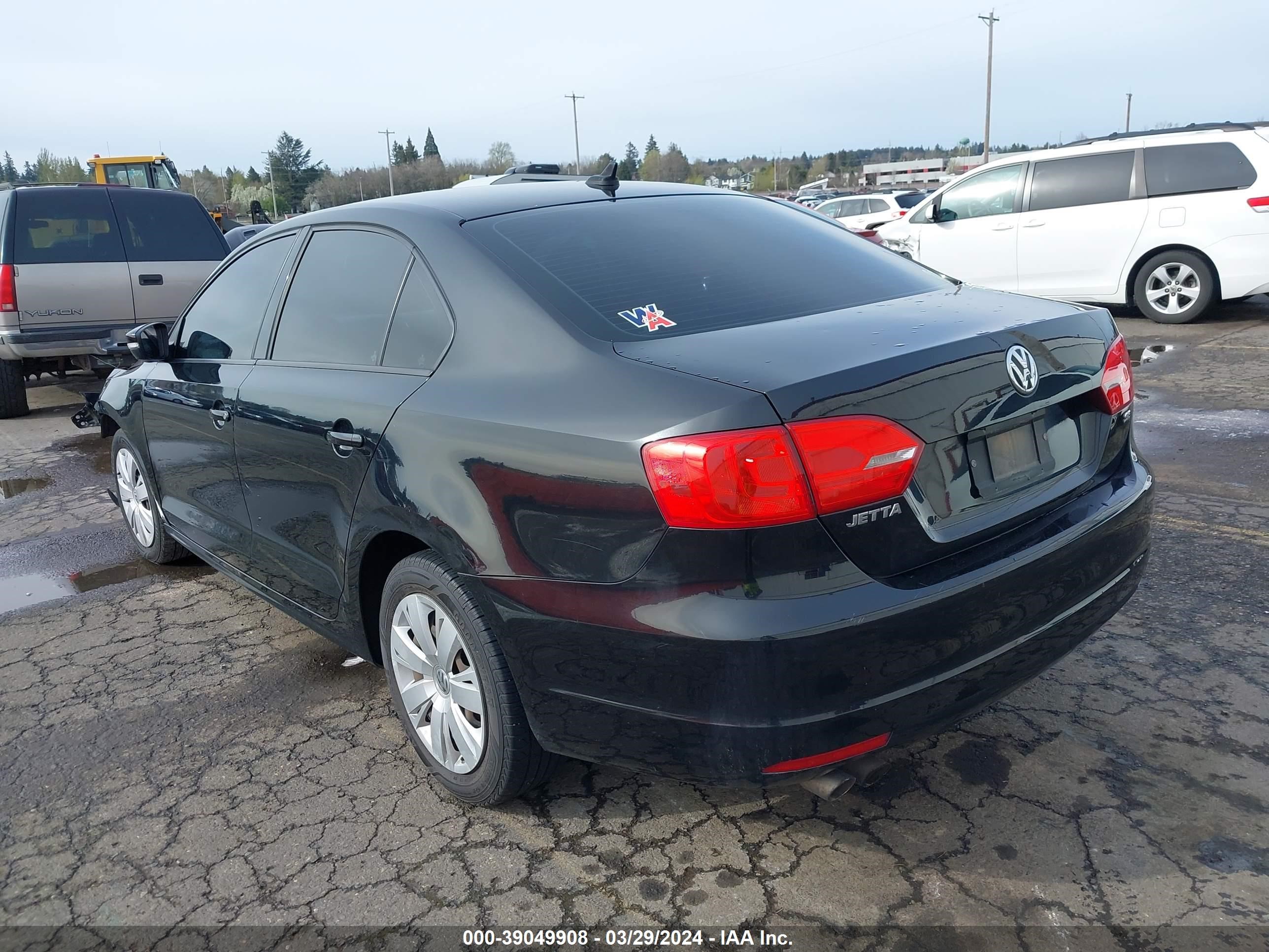 Photo 2 VIN: 3VWD17AJXEM413365 - VOLKSWAGEN JETTA 