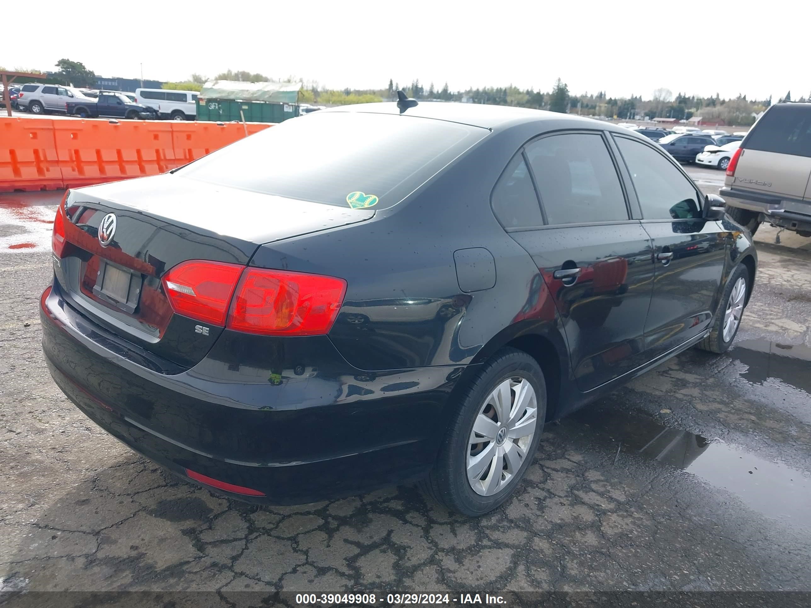 Photo 3 VIN: 3VWD17AJXEM413365 - VOLKSWAGEN JETTA 