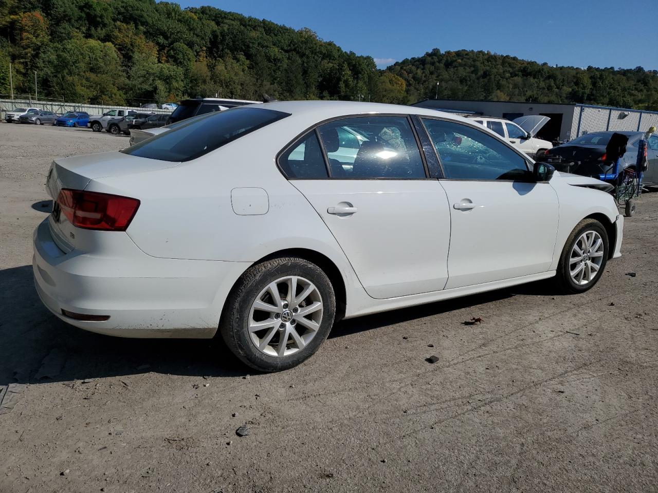 Photo 2 VIN: 3VWD17AJXFM409575 - VOLKSWAGEN JETTA 