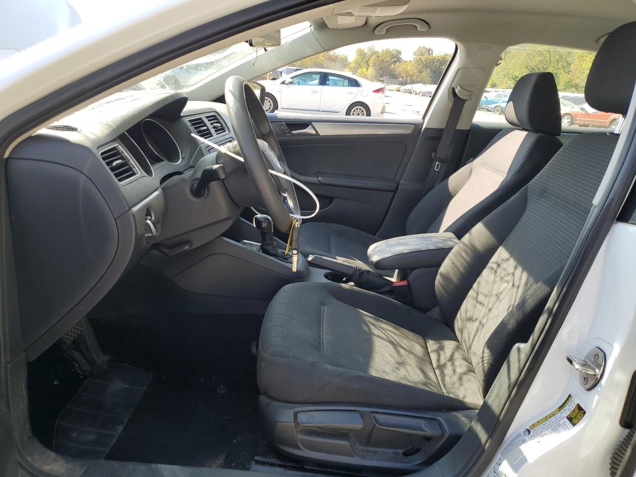 Photo 6 VIN: 3VWD17AJXFM409575 - VOLKSWAGEN JETTA 