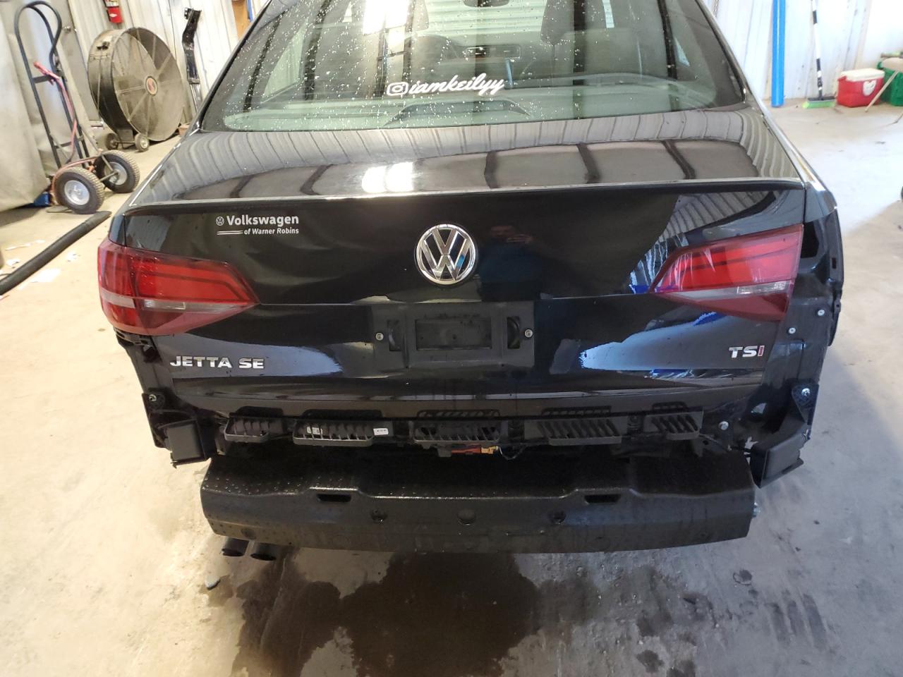 Photo 8 VIN: 3VWD17AJXJM210017 - VOLKSWAGEN JETTA 