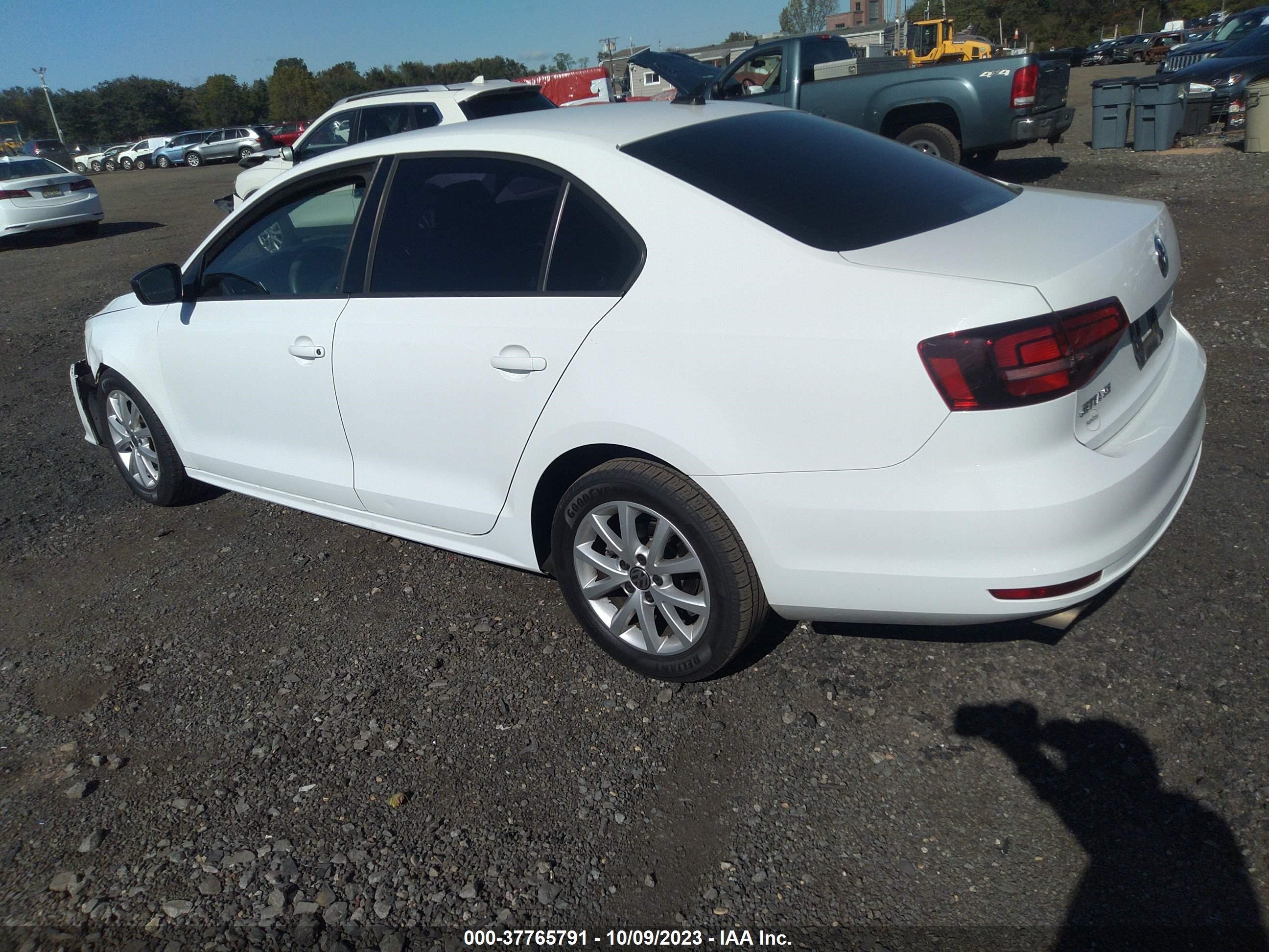 Photo 2 VIN: 3VWD67AJ2GM252529 - VOLKSWAGEN JETTA 