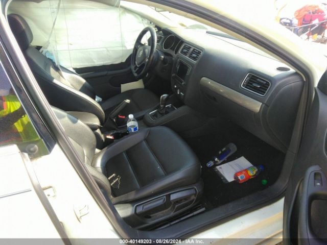 Photo 4 VIN: 3VWDB7AJ1JM213269 - VOLKSWAGEN JETTA 