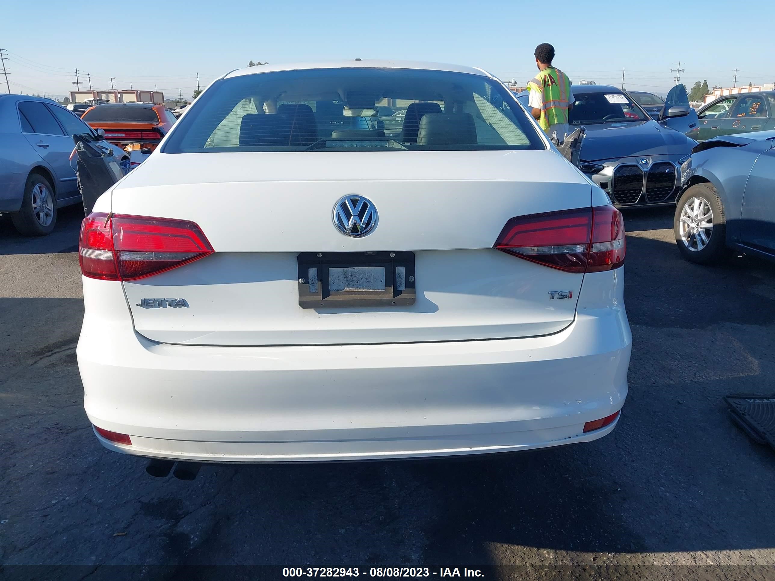 Photo 15 VIN: 3VWDB7AJ1JM213420 - VOLKSWAGEN JETTA 