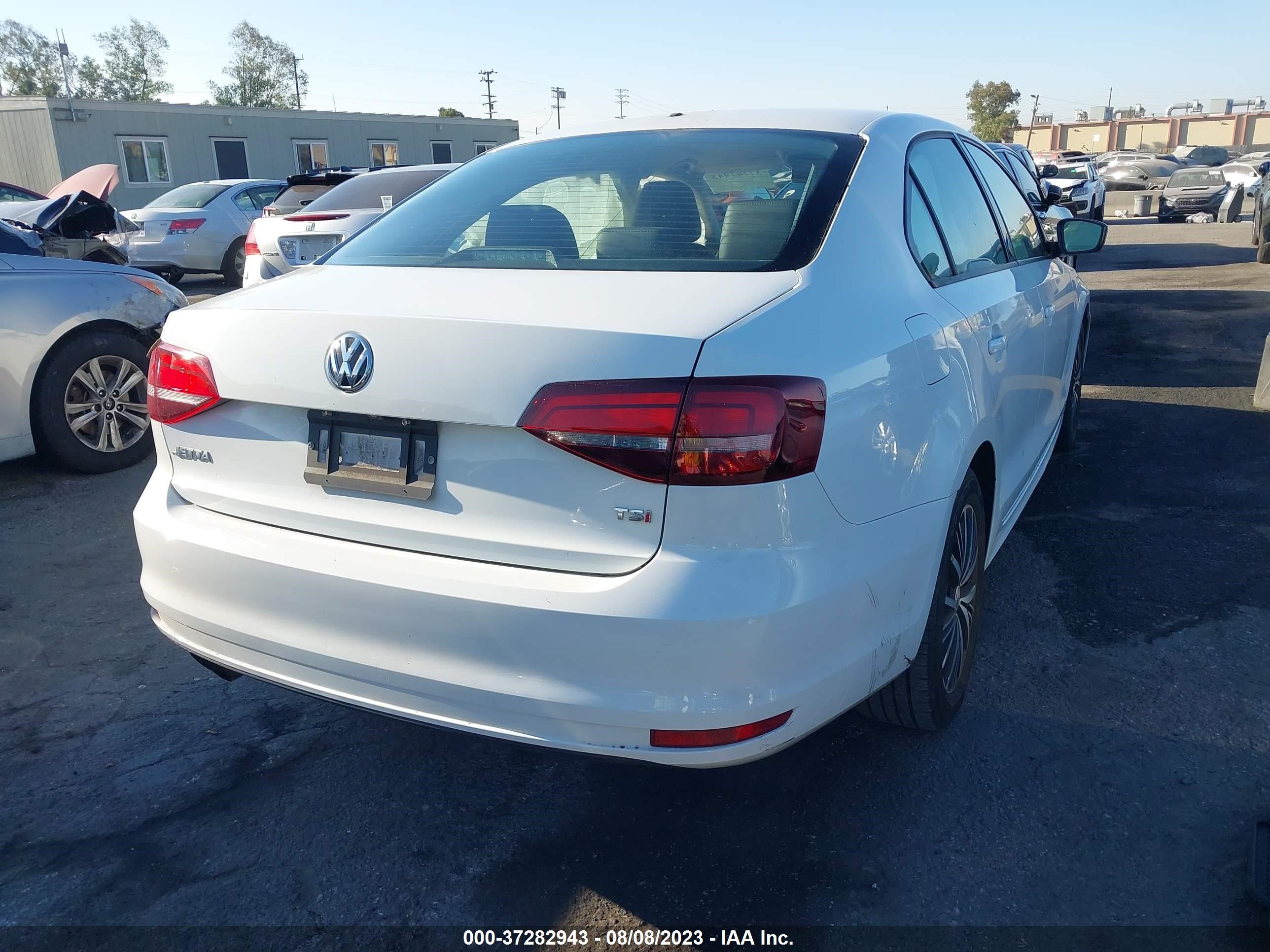 Photo 3 VIN: 3VWDB7AJ1JM213420 - VOLKSWAGEN JETTA 