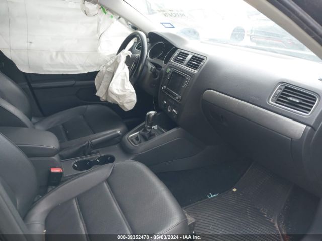 Photo 4 VIN: 3VWDB7AJ5JM229362 - VOLKSWAGEN JETTA 