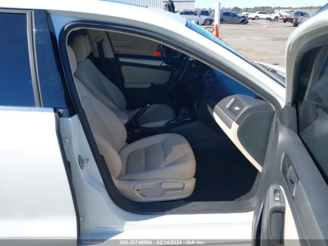 Photo 4 VIN: 3VWDB7AJ6HM385372 - VOLKSWAGEN JETTA 