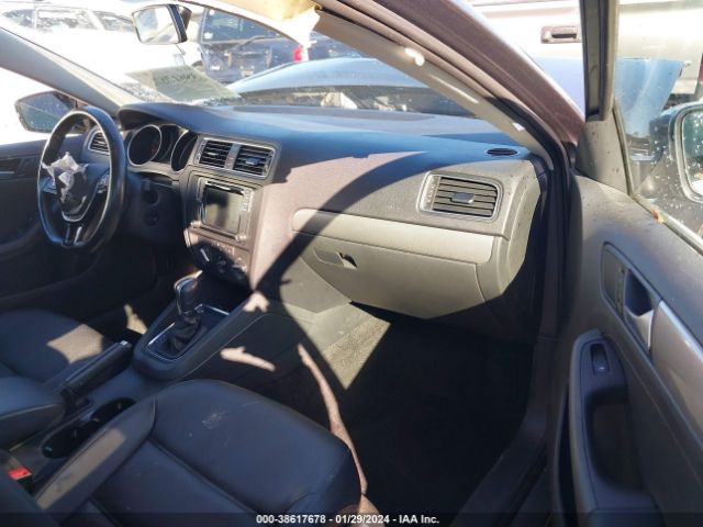 Photo 4 VIN: 3VWDB7AJ7JM228827 - VOLKSWAGEN JETTA 