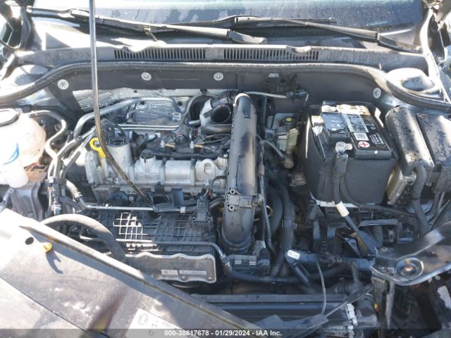 Photo 9 VIN: 3VWDB7AJ7JM228827 - VOLKSWAGEN JETTA 