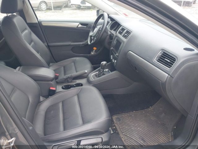 Photo 4 VIN: 3VWDB7AJ8JM263571 - VOLKSWAGEN JETTA 