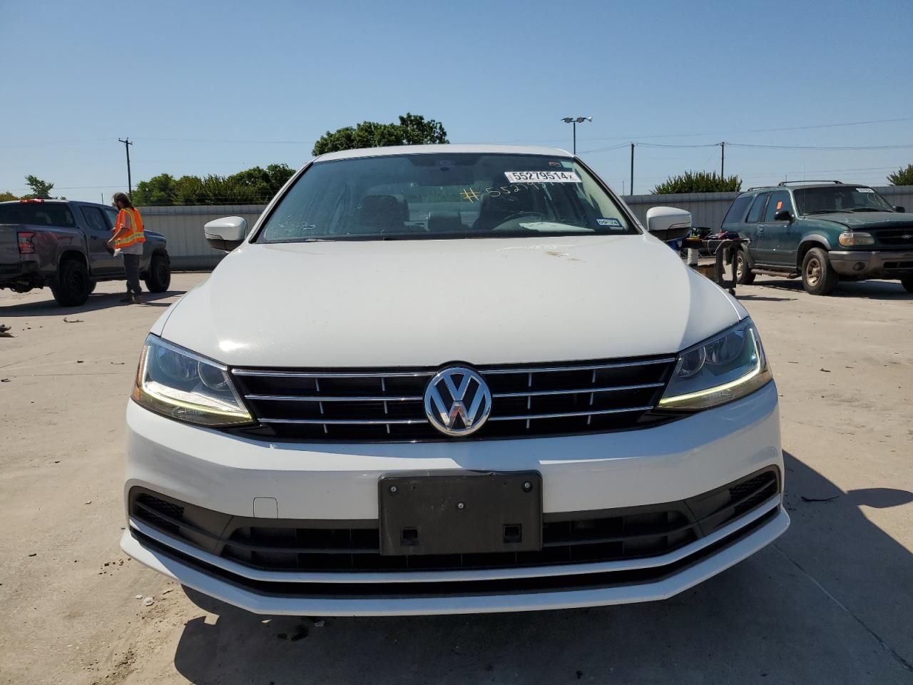 Photo 4 VIN: 3VWDB7AJ9JM232619 - VOLKSWAGEN JETTA 