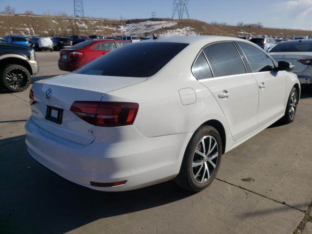 Photo 3 VIN: 3VWDB7AJXJM257058 - VOLKSWAGEN JETTA SE 