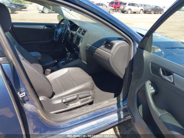 Photo 4 VIN: 3VWDB7AJXJM260901 - VOLKSWAGEN JETTA 