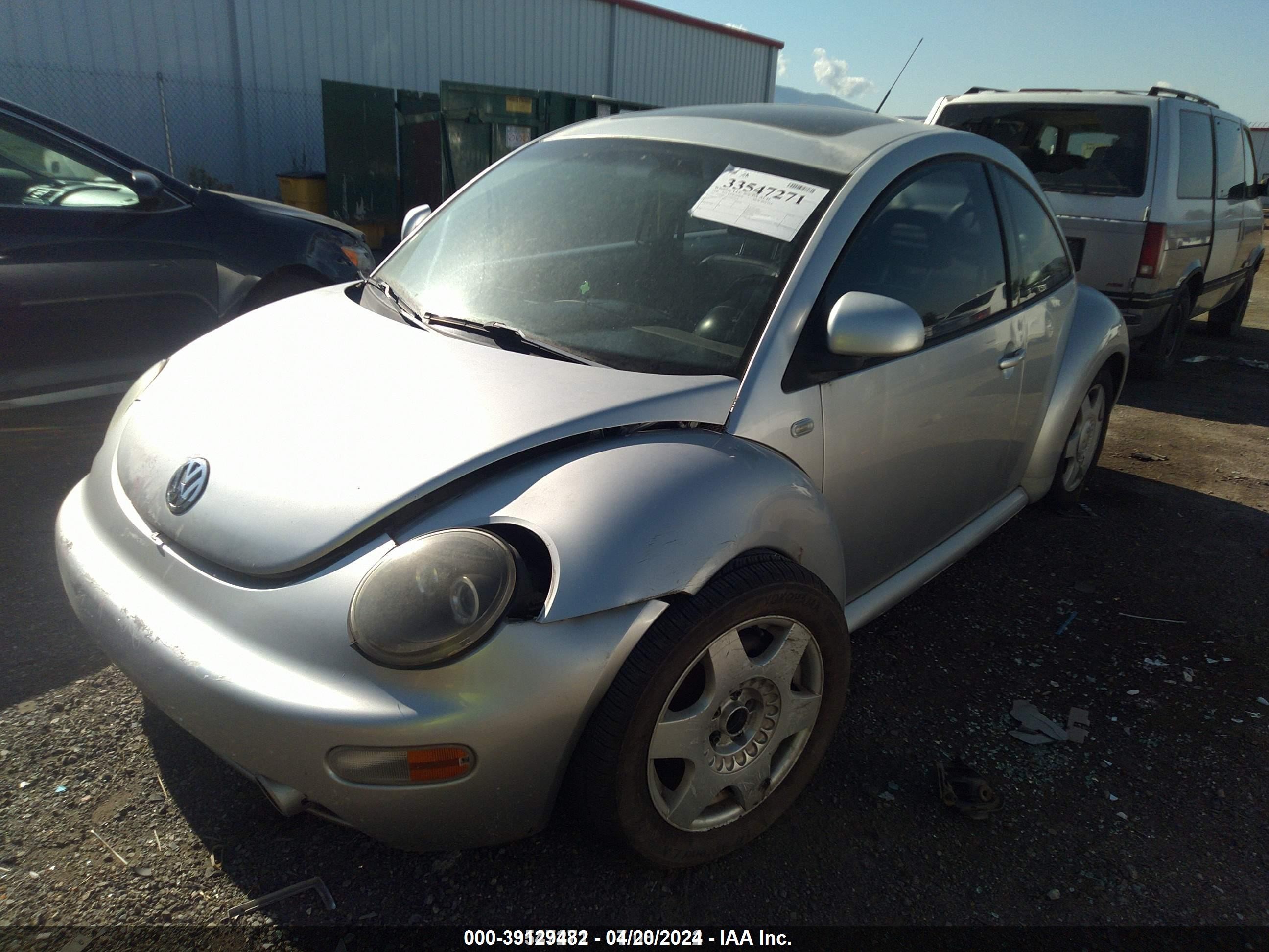 Photo 2 VIN: 3VWDD21C3XM457125 - VOLKSWAGEN BEETLE 