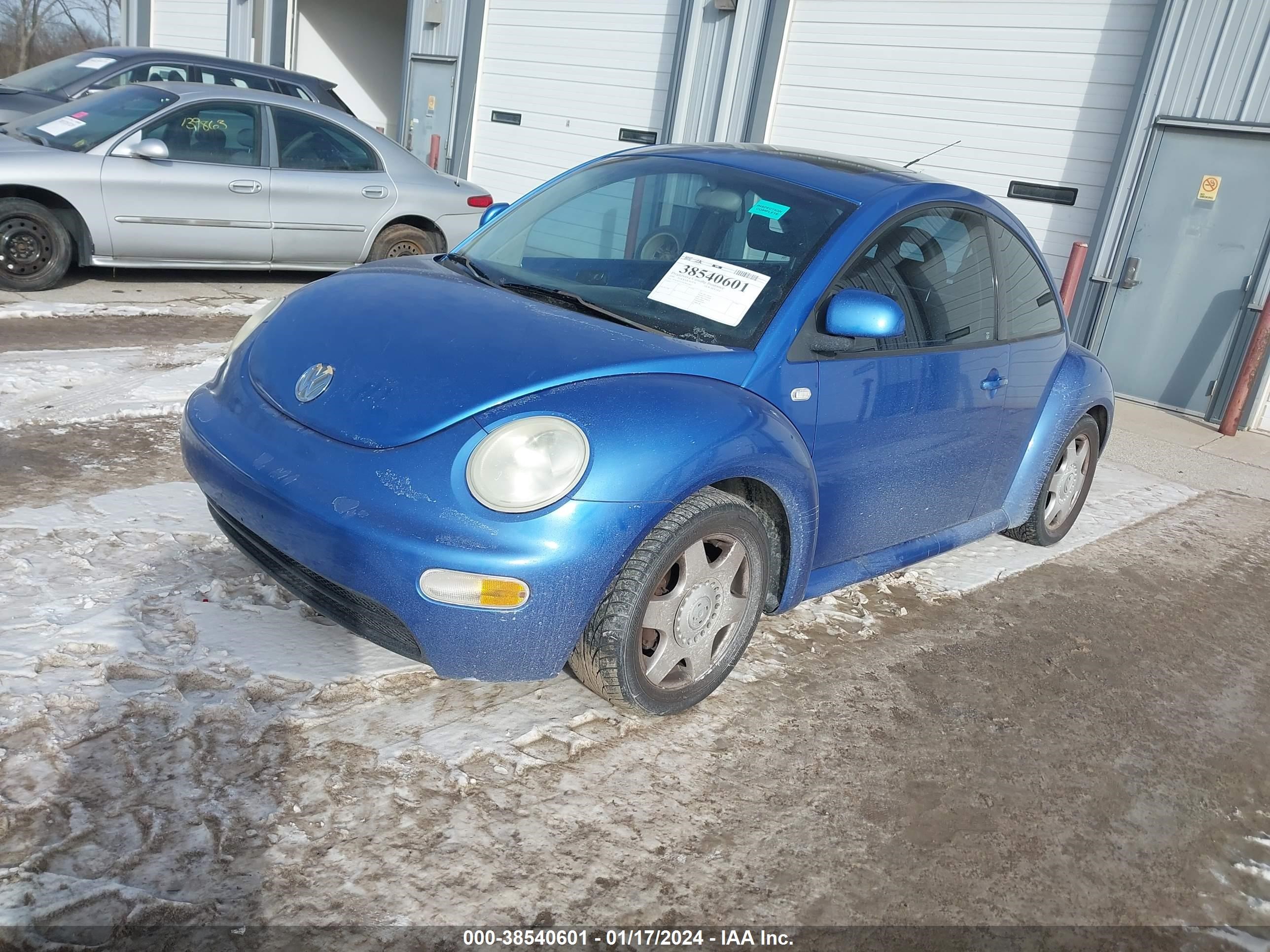 Photo 1 VIN: 3VWDD21C6YM443964 - VOLKSWAGEN BEETLE 