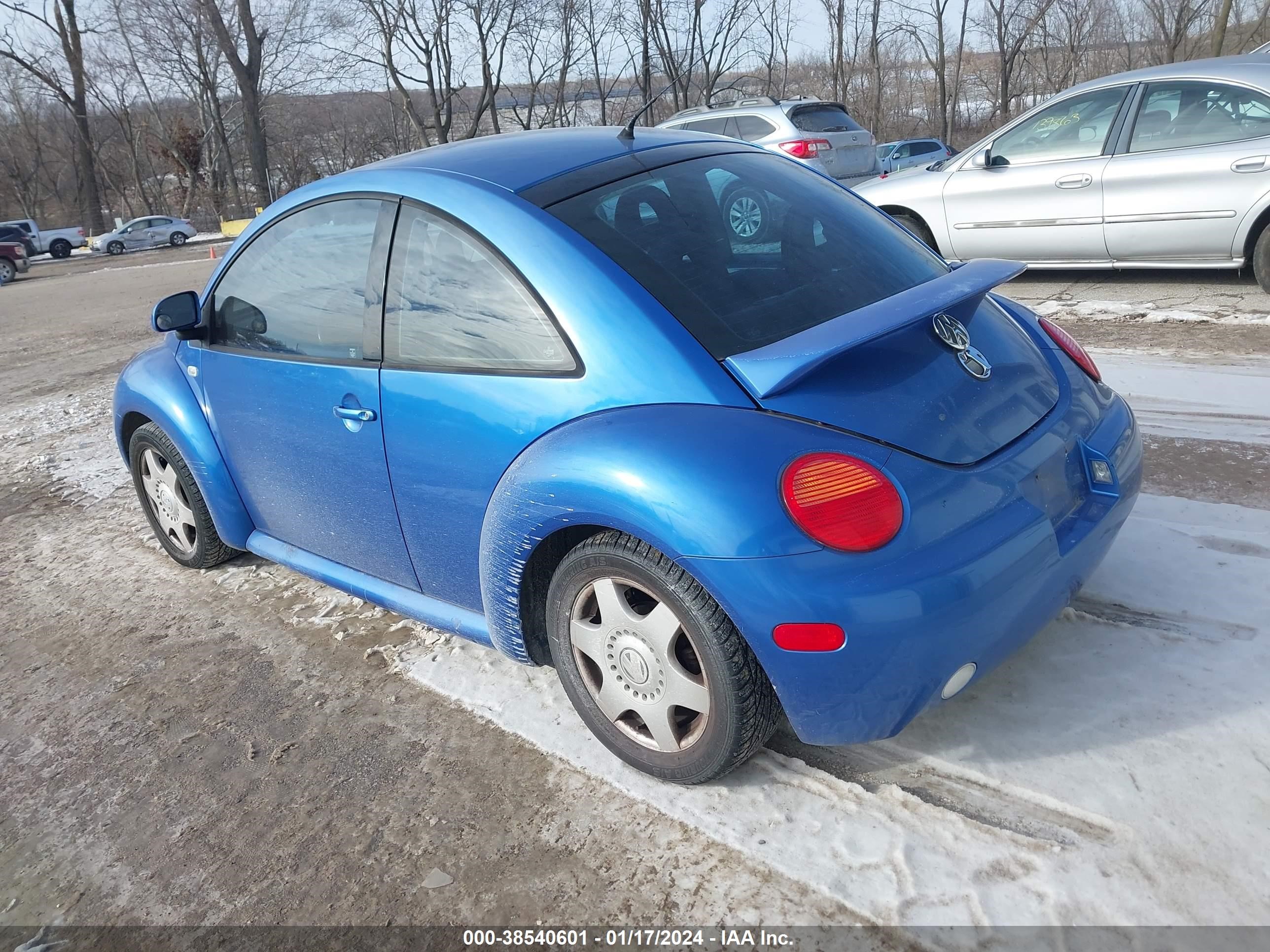 Photo 2 VIN: 3VWDD21C6YM443964 - VOLKSWAGEN BEETLE 