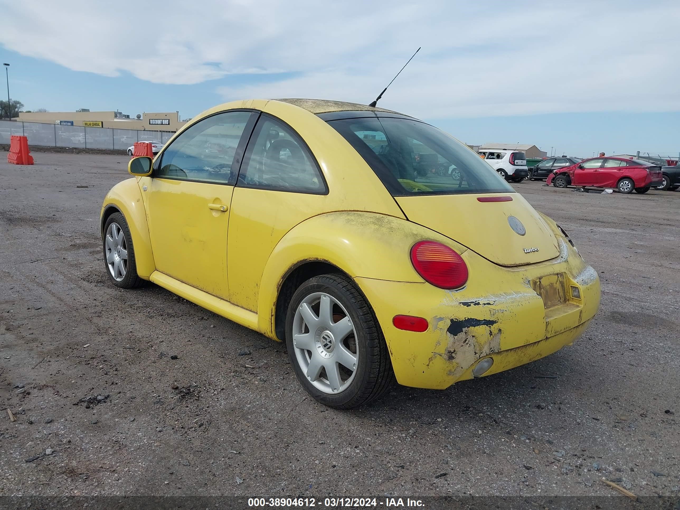 Photo 2 VIN: 3VWDD21CX2M427905 - VOLKSWAGEN BEETLE 