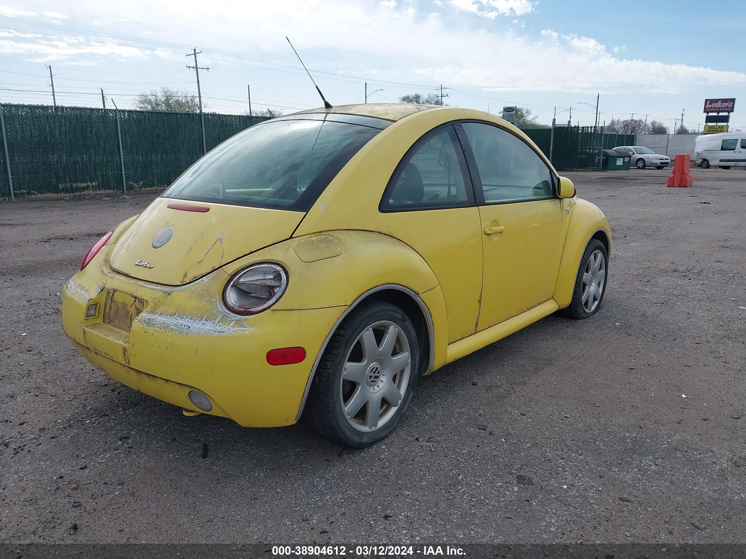 Photo 3 VIN: 3VWDD21CX2M427905 - VOLKSWAGEN BEETLE 