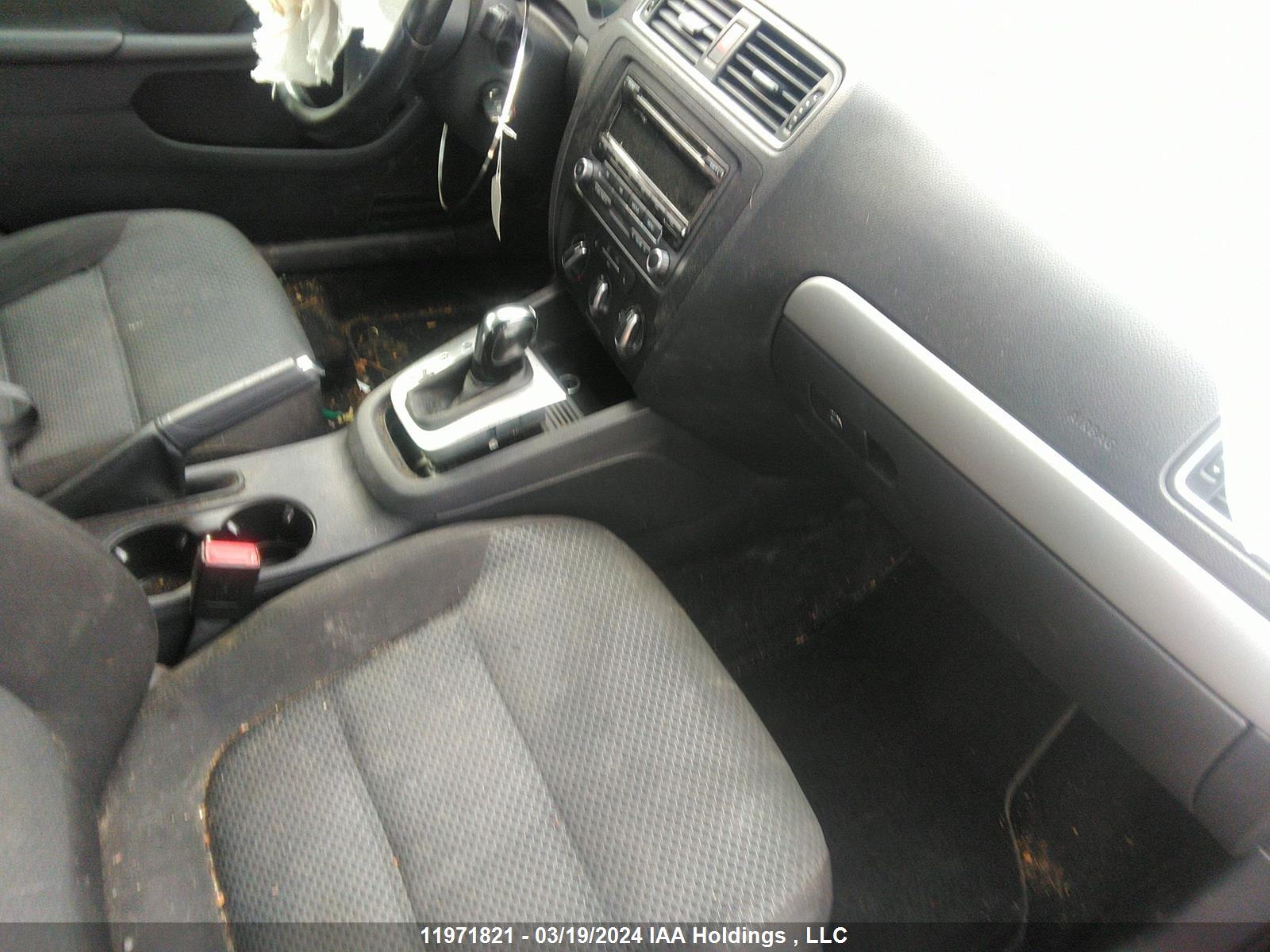 Photo 4 VIN: 3VWDK7AJ1EM401215 - VOLKSWAGEN JETTA 