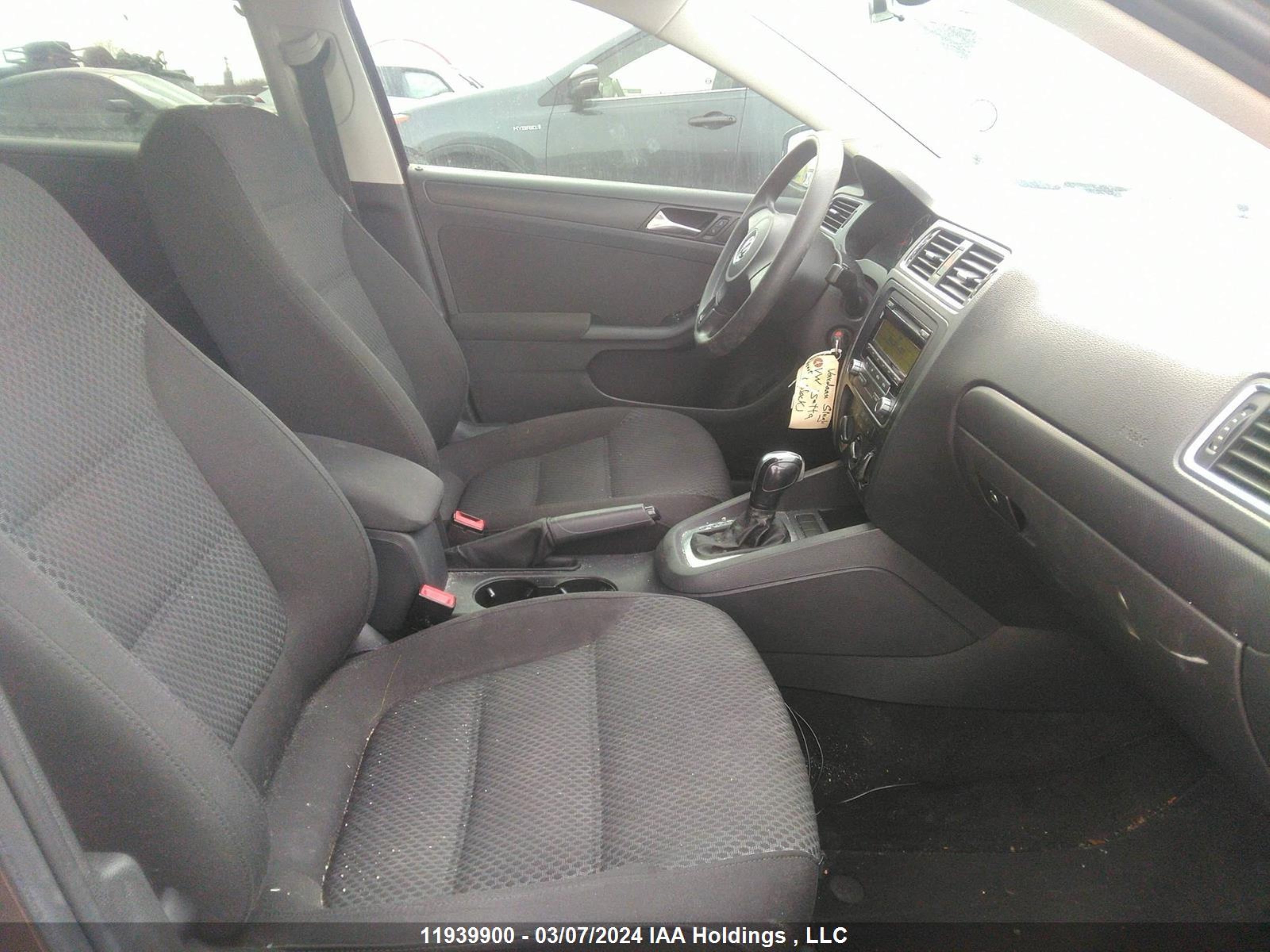 Photo 4 VIN: 3VWDK7AJ4BM386480 - VOLKSWAGEN JETTA 