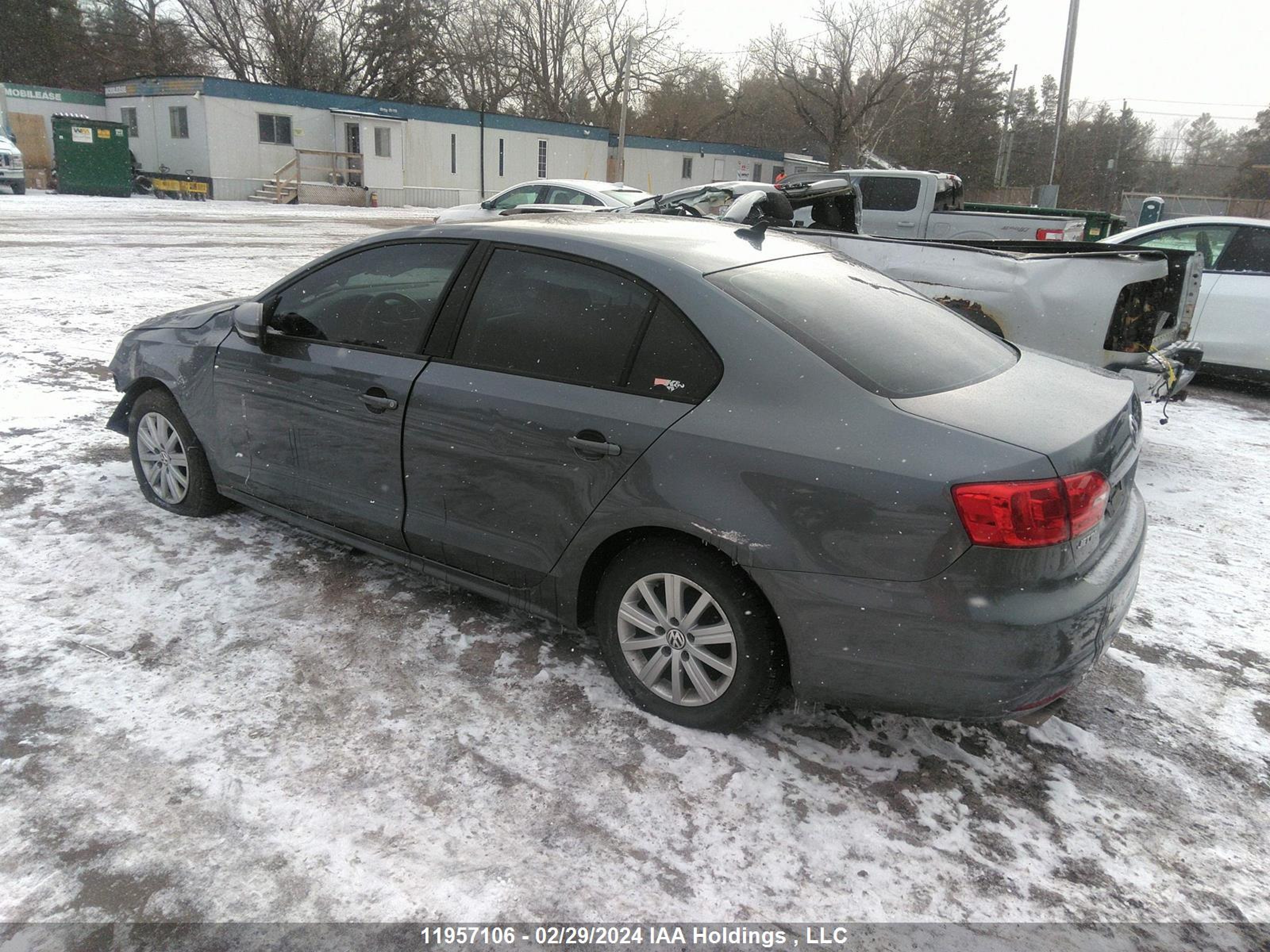 Photo 2 VIN: 3VWDK7AJ9EM335304 - VOLKSWAGEN JETTA 