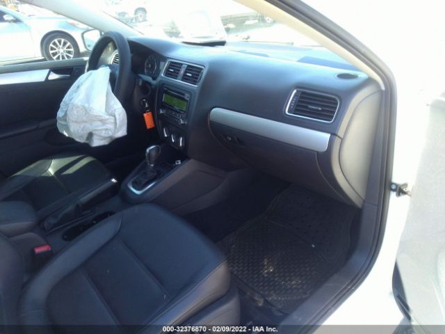 Photo 4 VIN: 3VWDP7AJXDM393745 - VOLKSWAGEN JETTA SEDAN 