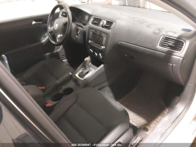 Photo 4 VIN: 3VWDX7AJ0BM313530 - VOLKSWAGEN JETTA 