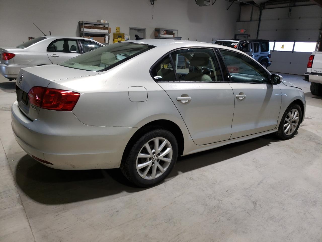 Photo 2 VIN: 3VWDX7AJ0BM342722 - VOLKSWAGEN JETTA 