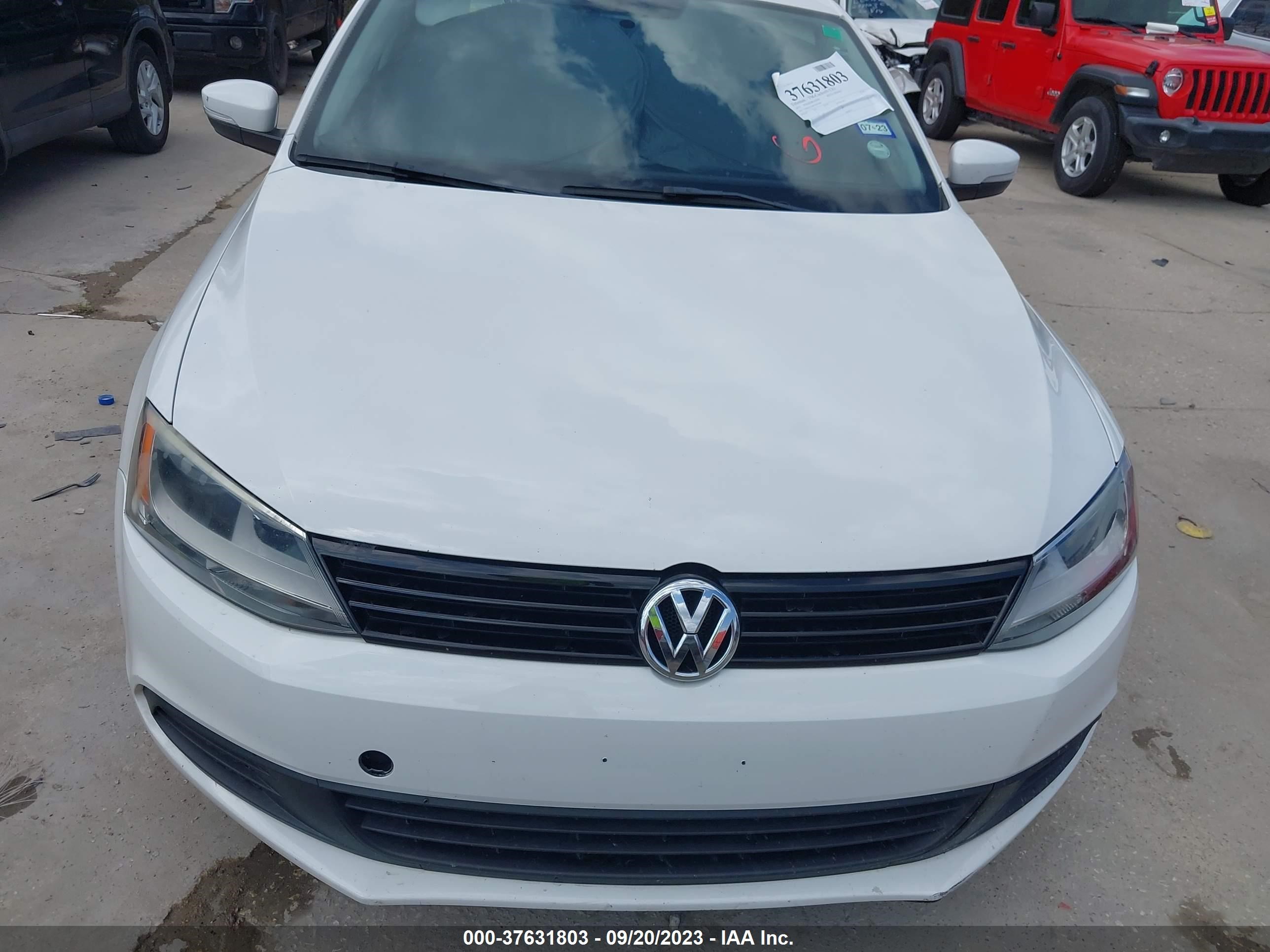 Photo 5 VIN: 3VWDX7AJ0CM361899 - VOLKSWAGEN JETTA 