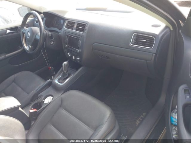 Photo 4 VIN: 3VWDX7AJ1BM302729 - VOLKSWAGEN JETTA 