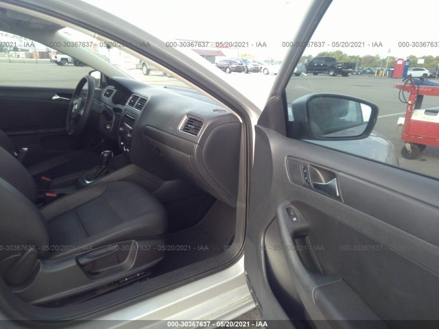 Photo 4 VIN: 3VWDX7AJ2BM370635 - VOLKSWAGEN JETTA SEDAN 