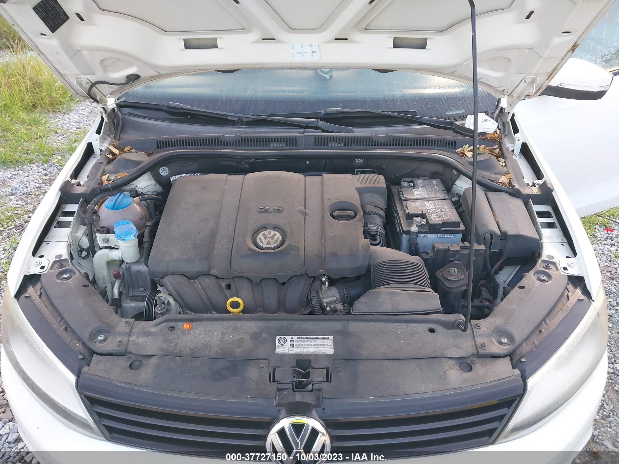 Photo 9 VIN: 3VWDX7AJ4BM321033 - VOLKSWAGEN JETTA 