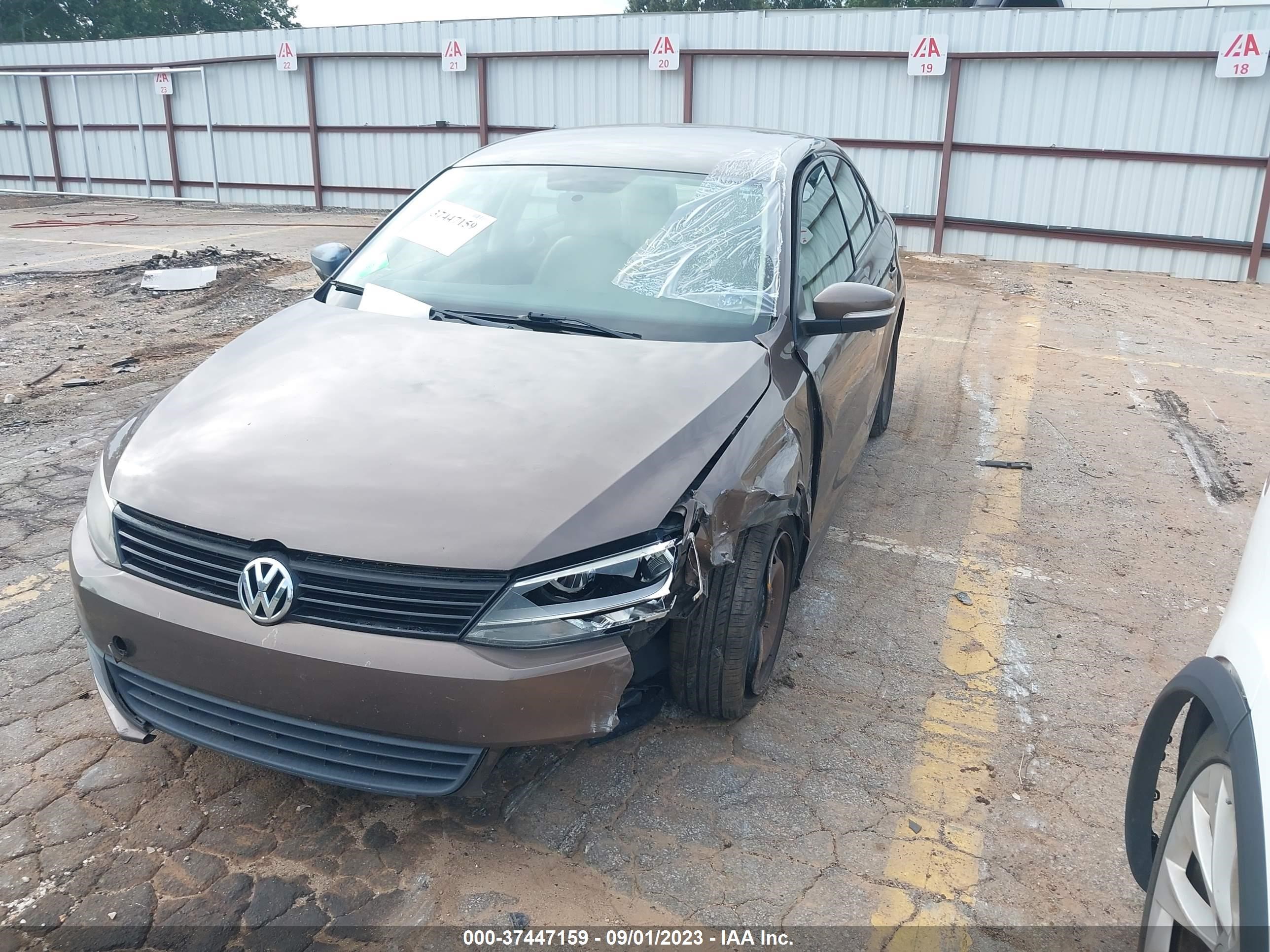 Photo 1 VIN: 3VWDX7AJ5BM348158 - VOLKSWAGEN JETTA 