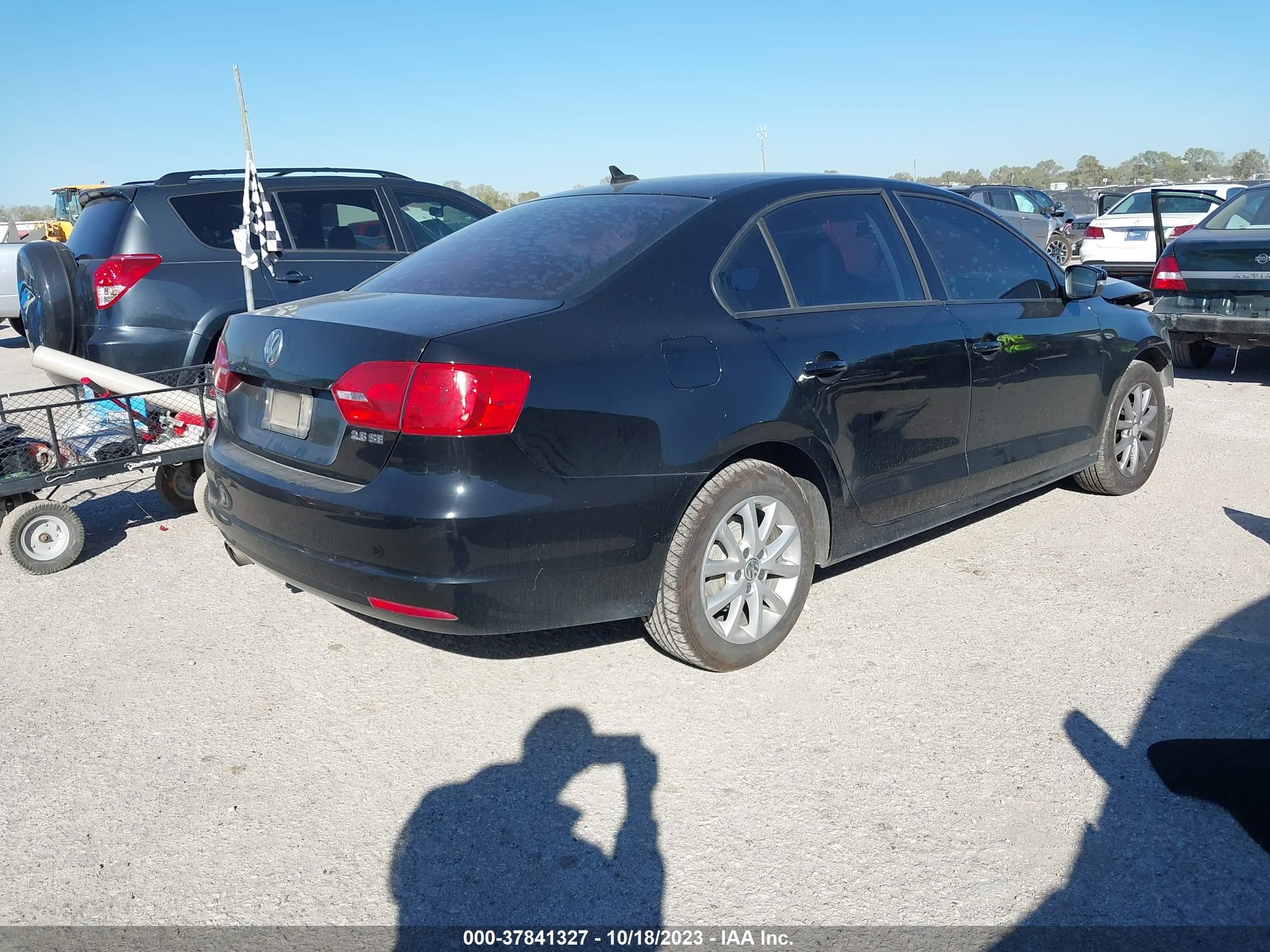 Photo 3 VIN: 3VWDX7AJ6BM082326 - VOLKSWAGEN JETTA 