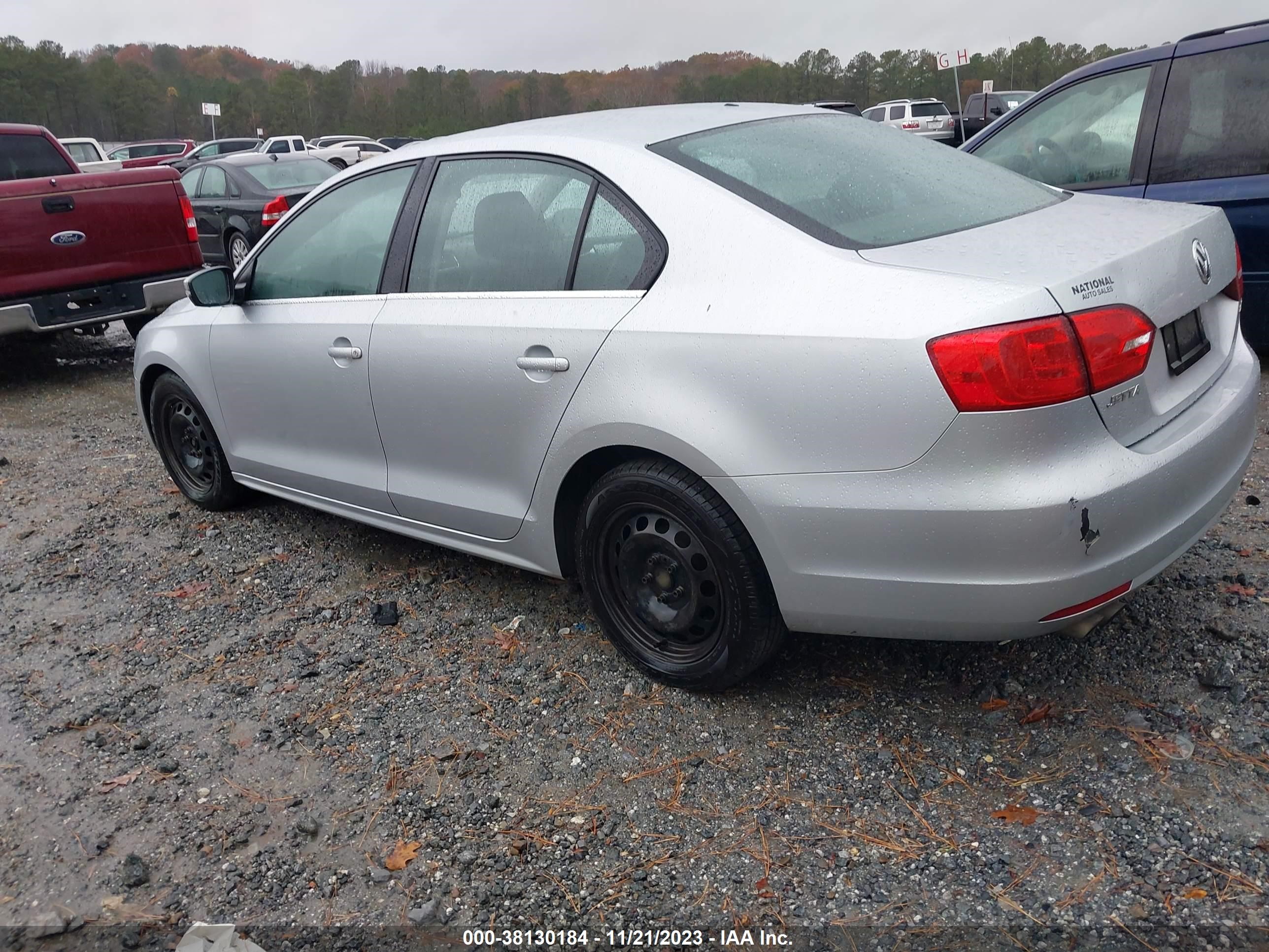 Photo 2 VIN: 3VWDX7AJ6DM305435 - VOLKSWAGEN JETTA 