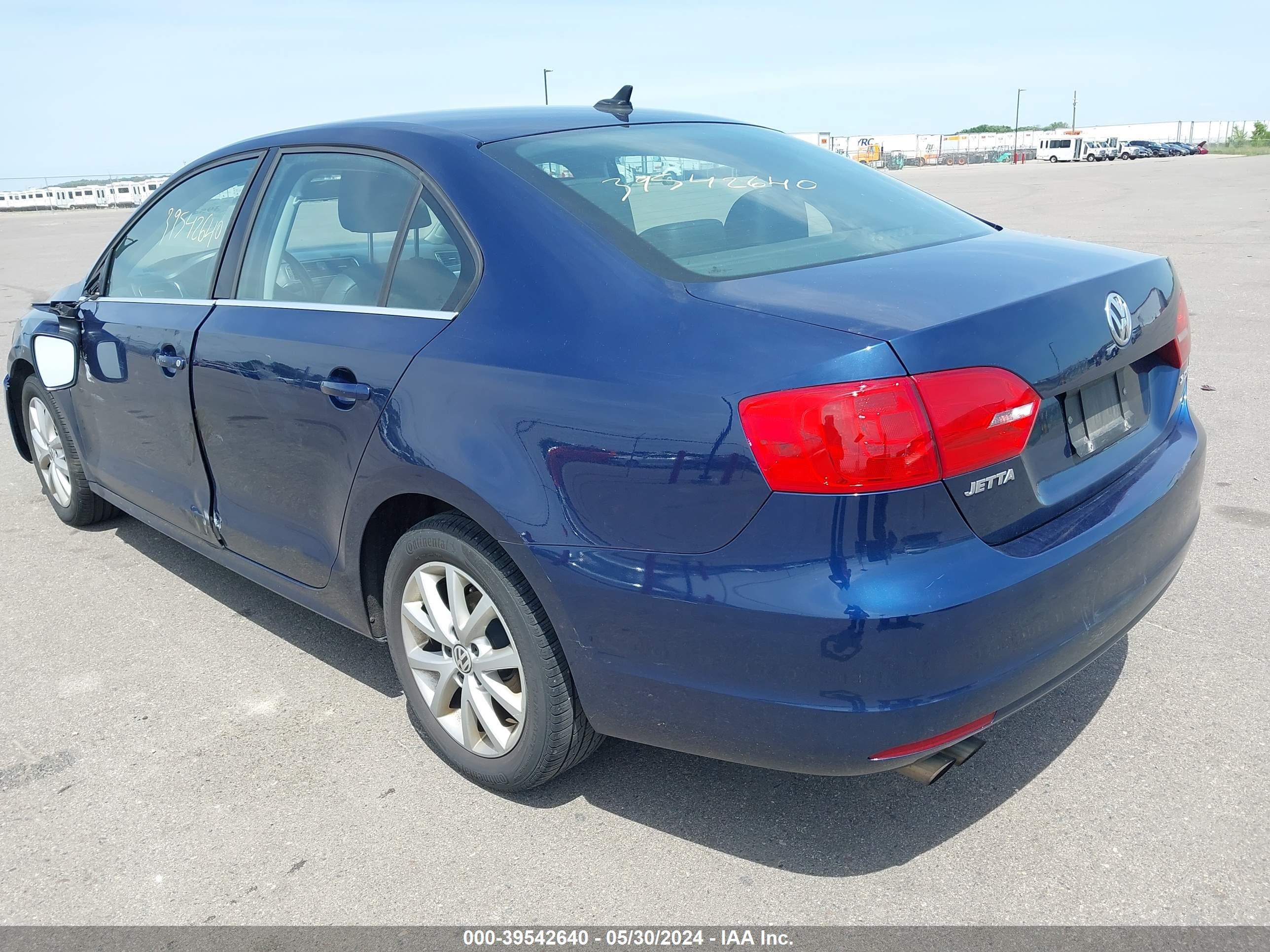 Photo 2 VIN: 3VWDX7AJ6DM392155 - VOLKSWAGEN JETTA 