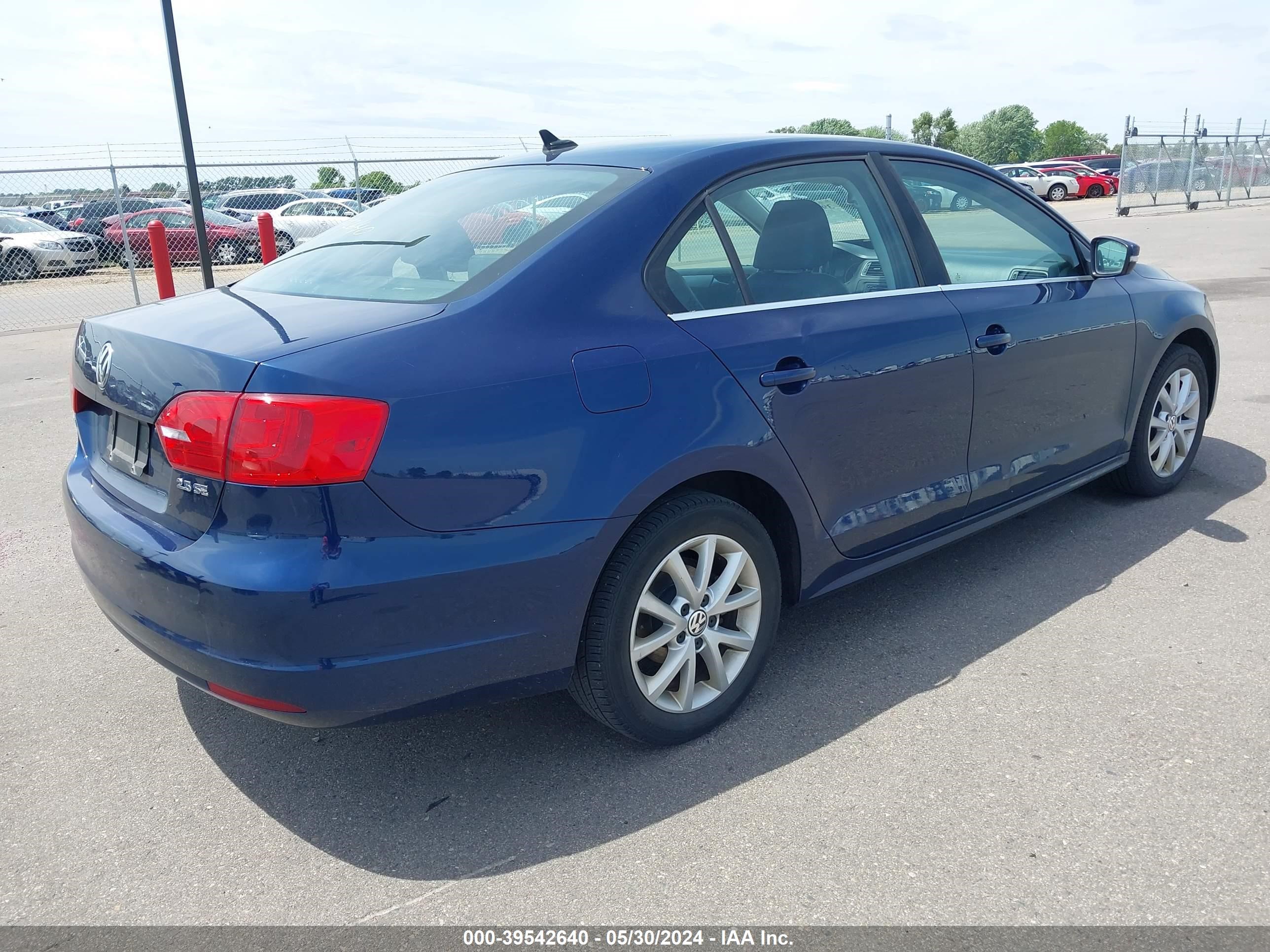 Photo 3 VIN: 3VWDX7AJ6DM392155 - VOLKSWAGEN JETTA 