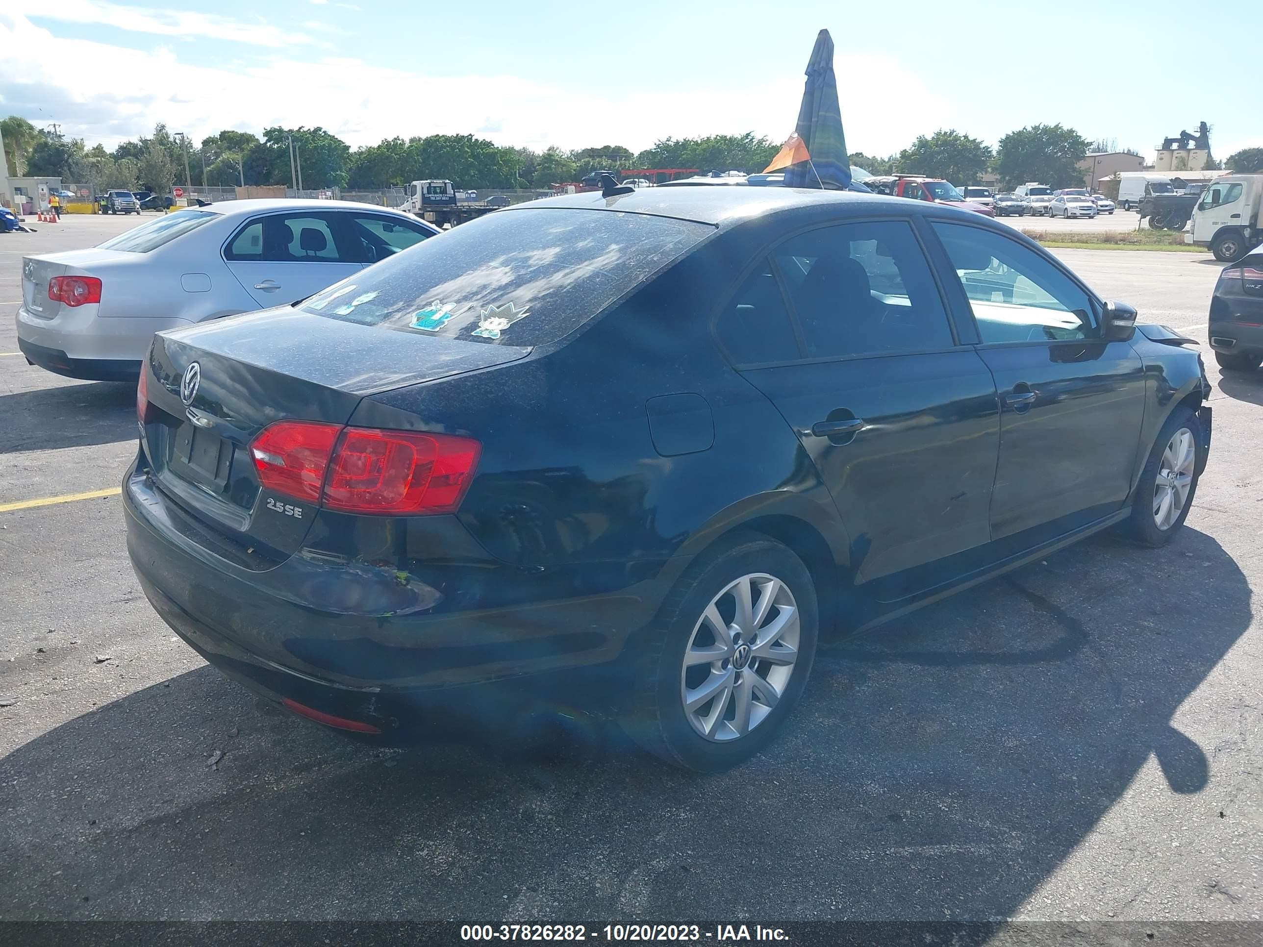 Photo 3 VIN: 3VWDX7AJ8BM316143 - VOLKSWAGEN JETTA 