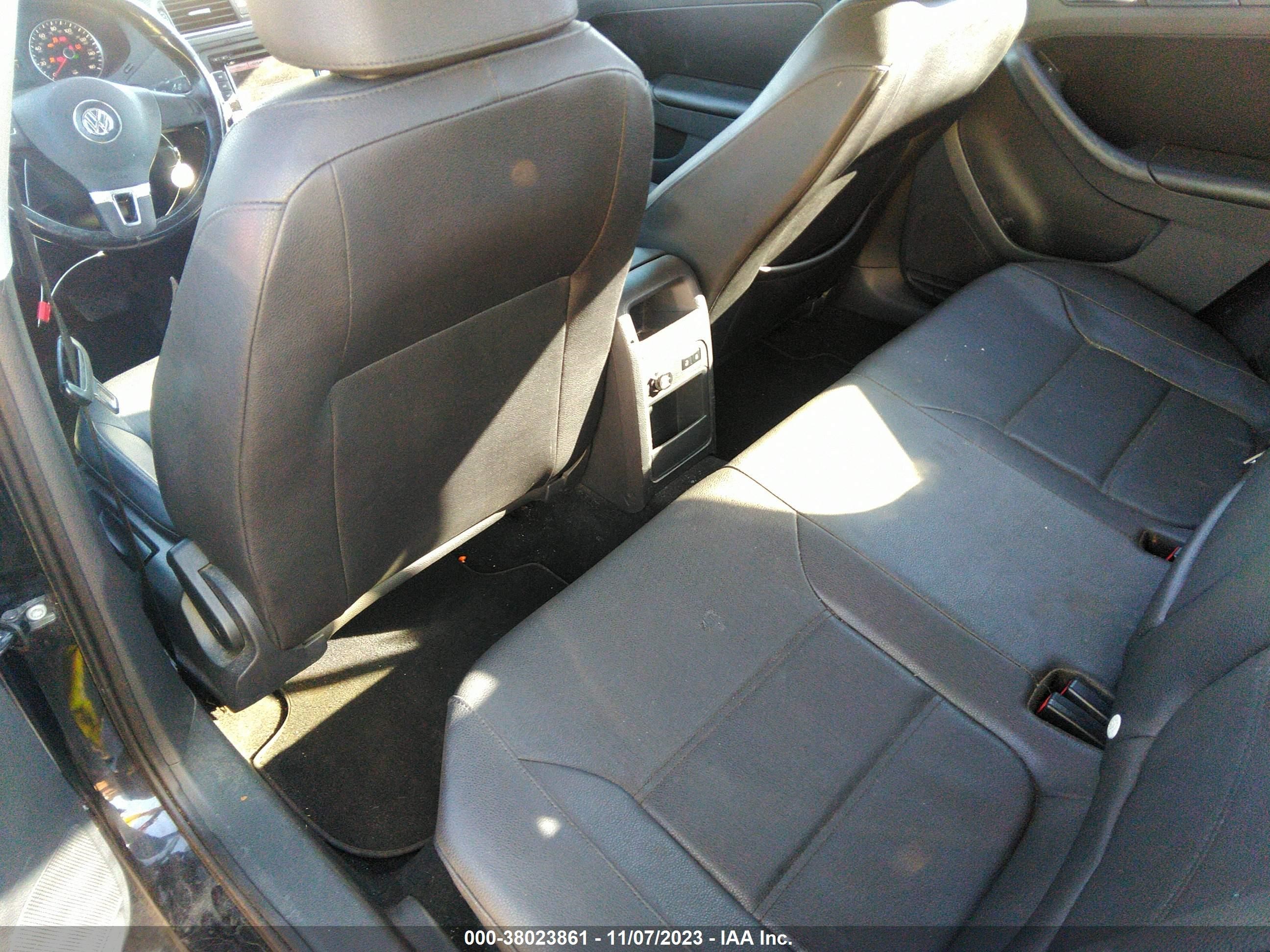 Photo 8 VIN: 3VWDX7AJ8CM328956 - VOLKSWAGEN JETTA 