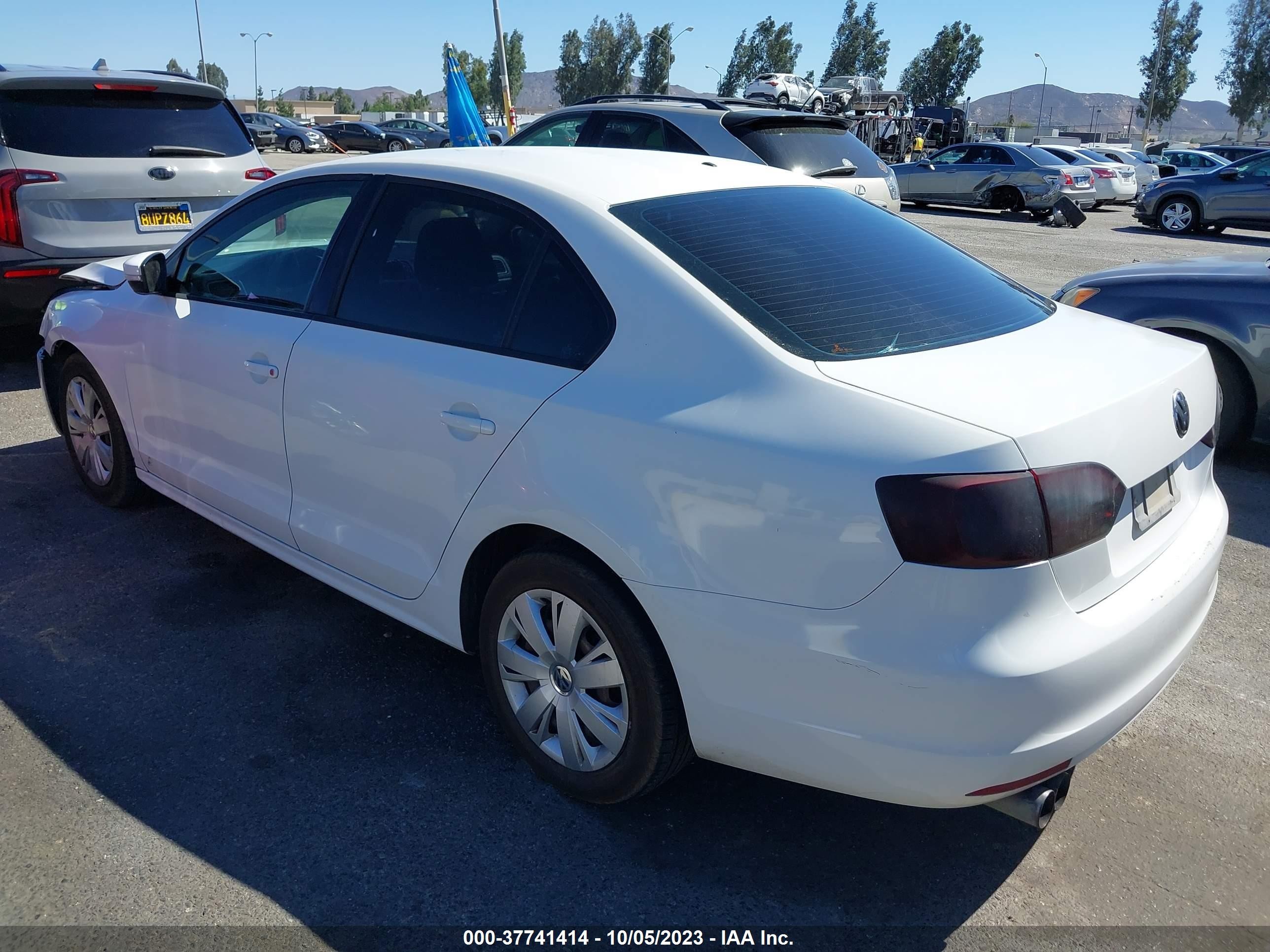 Photo 2 VIN: 3VWDZ7AJ0BM302537 - VOLKSWAGEN JETTA 