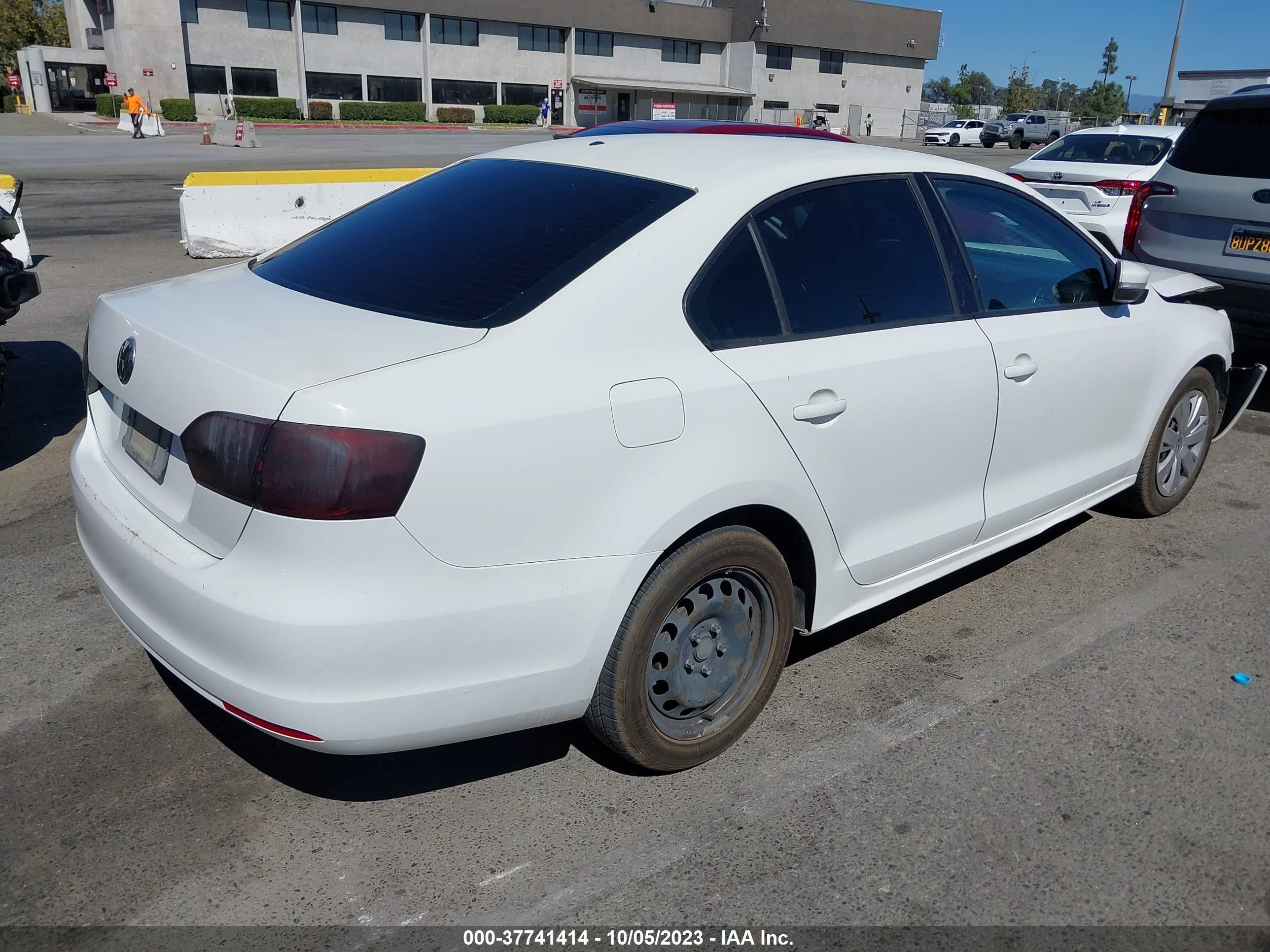 Photo 3 VIN: 3VWDZ7AJ0BM302537 - VOLKSWAGEN JETTA 