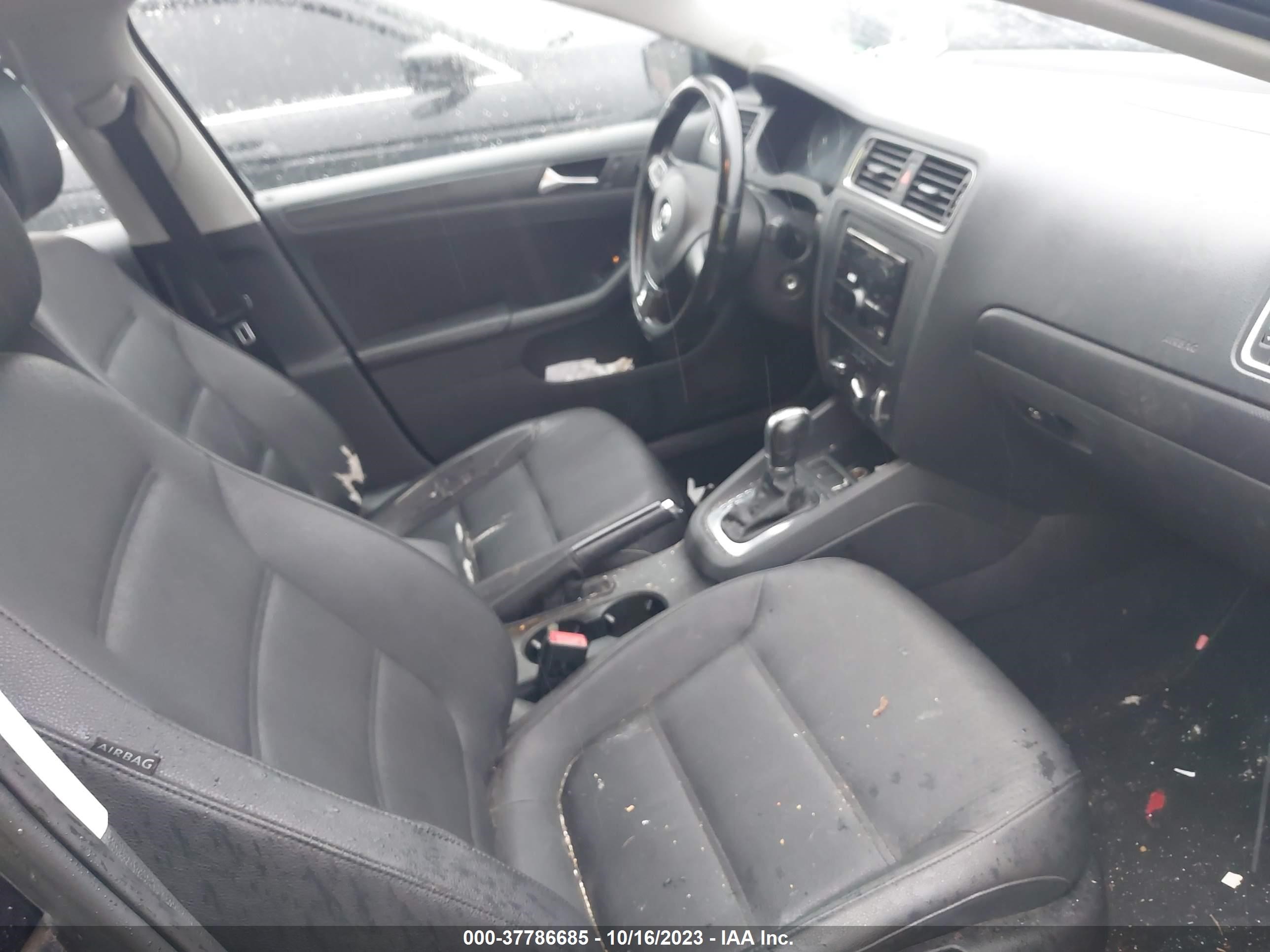 Photo 4 VIN: 3VWDZ7AJ0BM329270 - VOLKSWAGEN JETTA 