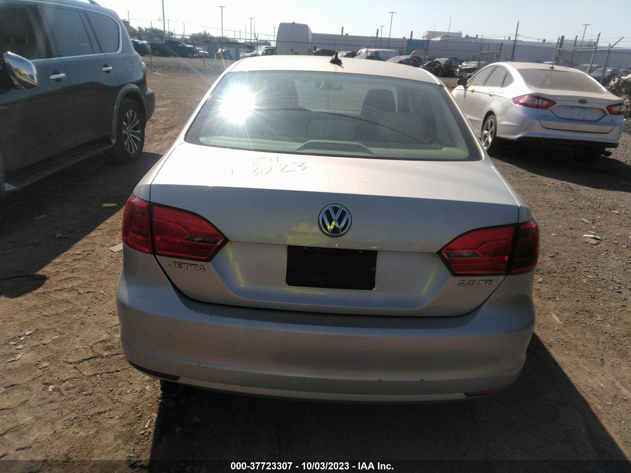 Photo 15 VIN: 3VWDZ7AJ4BM376706 - VOLKSWAGEN JETTA 