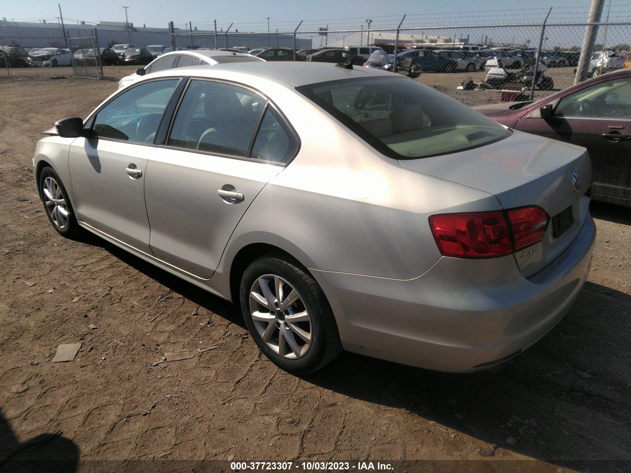 Photo 2 VIN: 3VWDZ7AJ4BM376706 - VOLKSWAGEN JETTA 