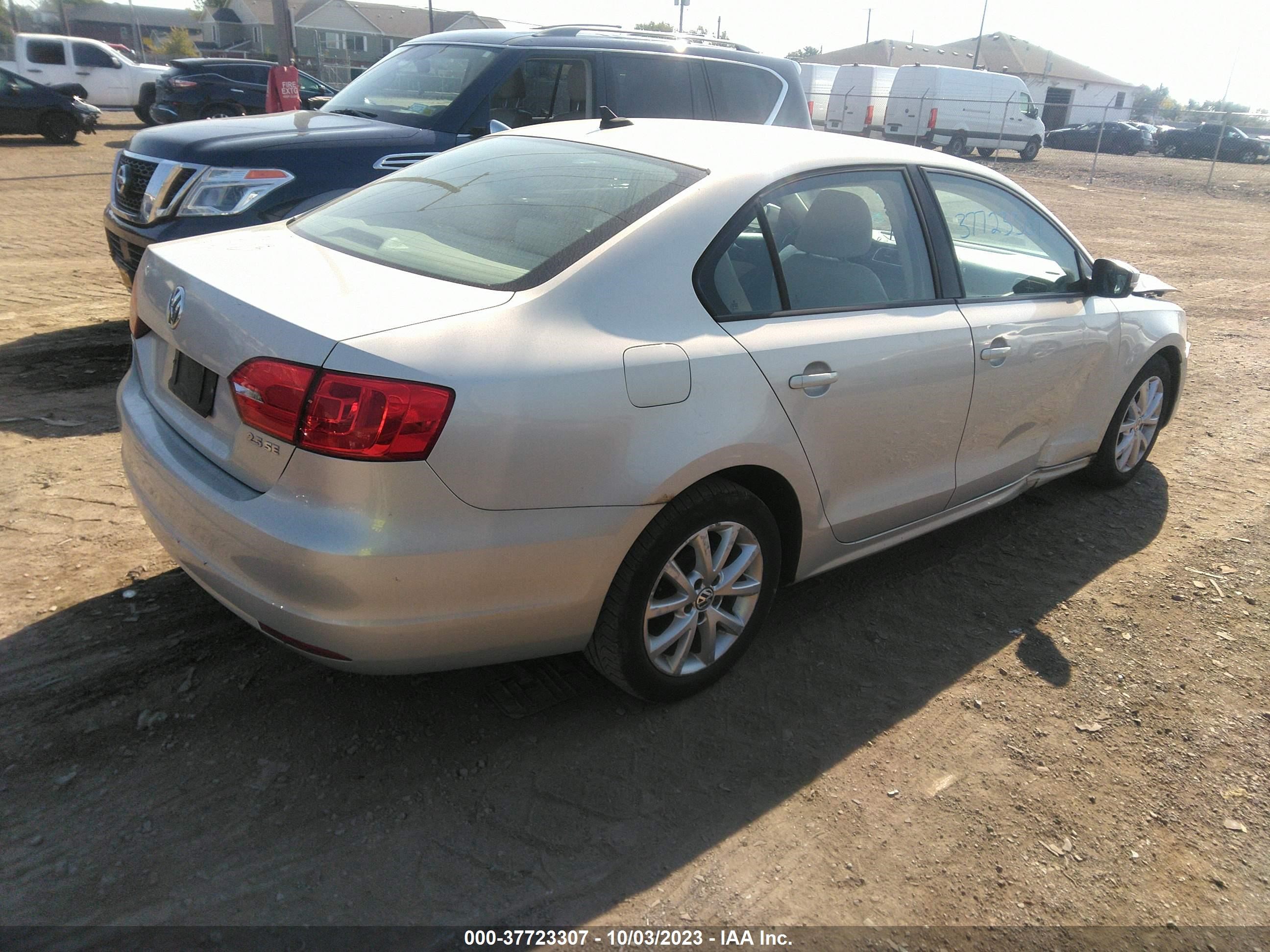 Photo 3 VIN: 3VWDZ7AJ4BM376706 - VOLKSWAGEN JETTA 